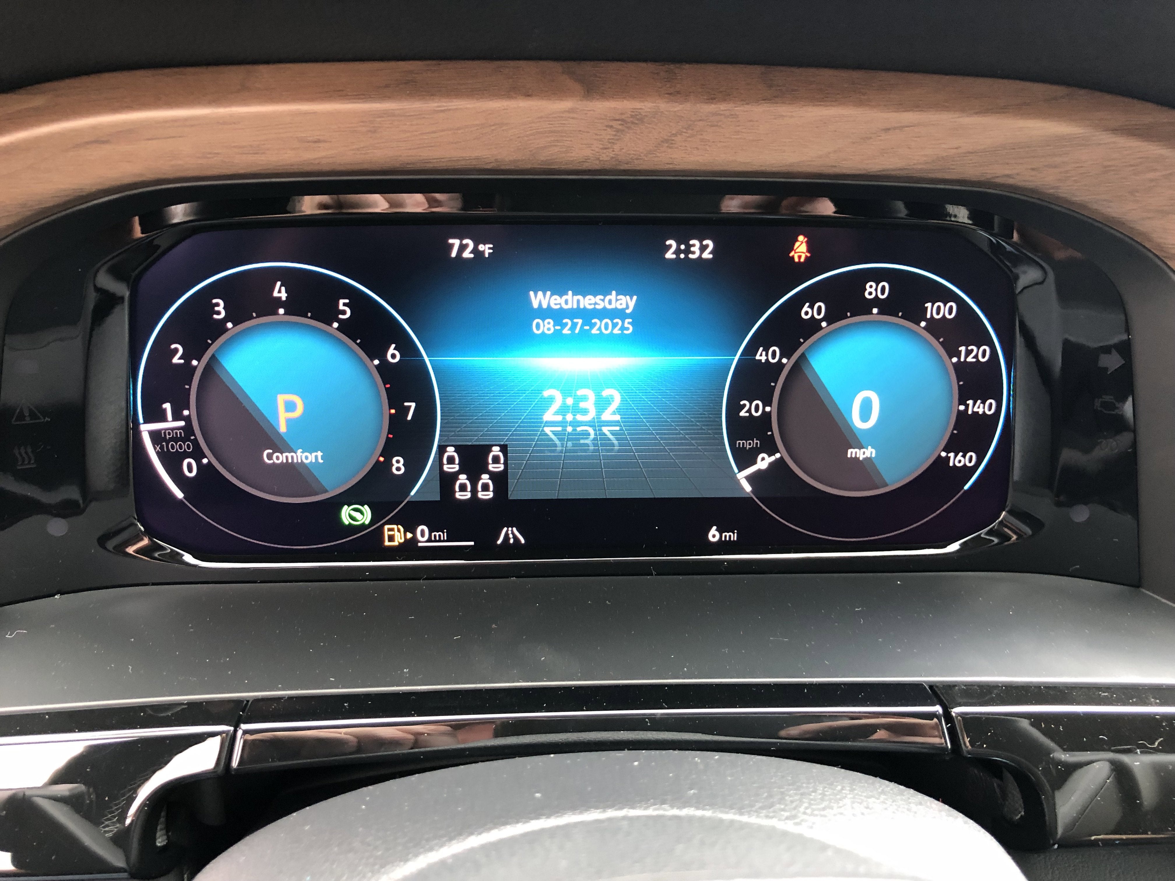 2026 Volkswagen Atlas 2.0T SE w/Technology w/captains chairs and black wheel package