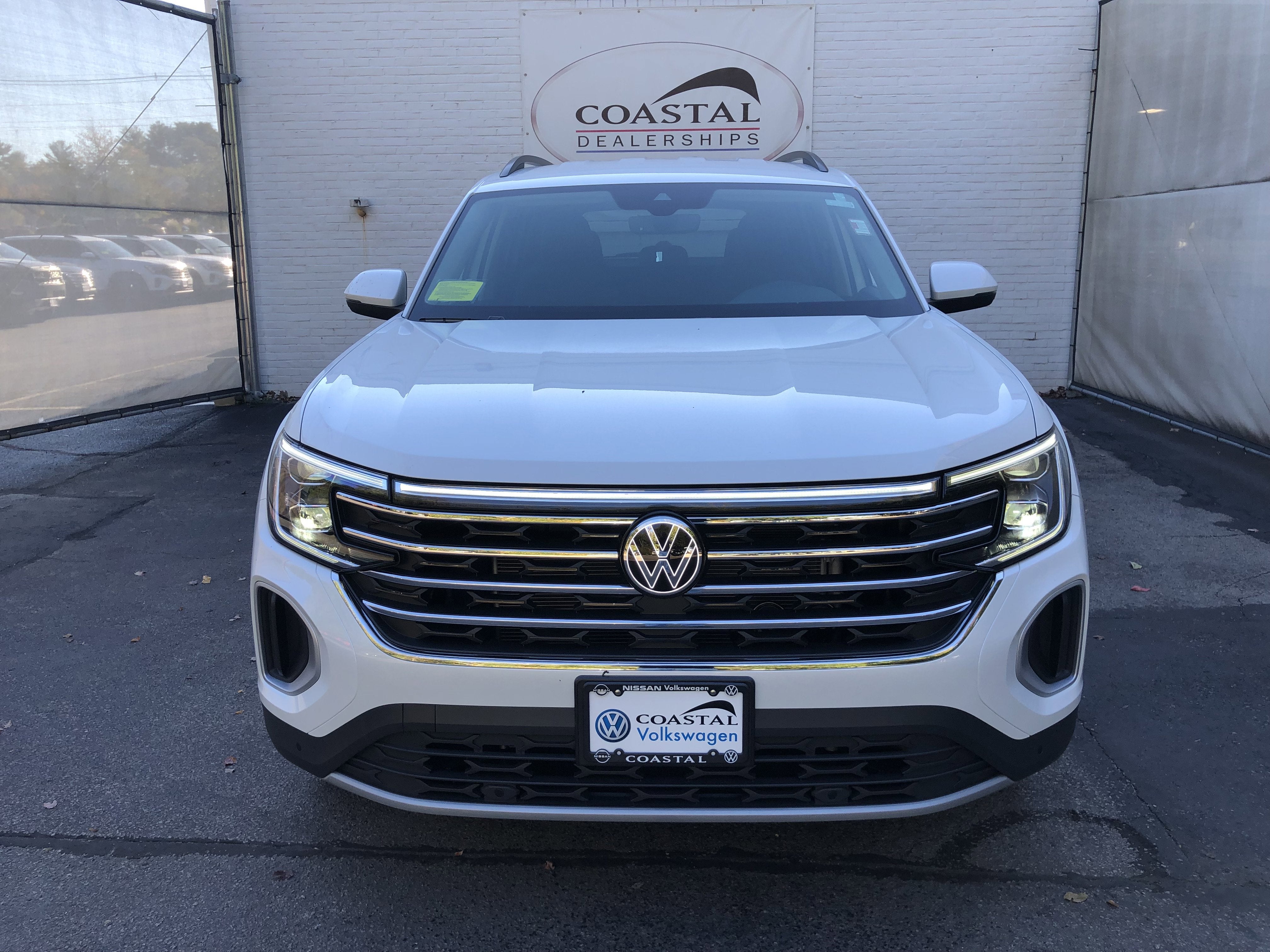2026 Volkswagen Atlas 2.0T SE w/Technology w/black wheel package