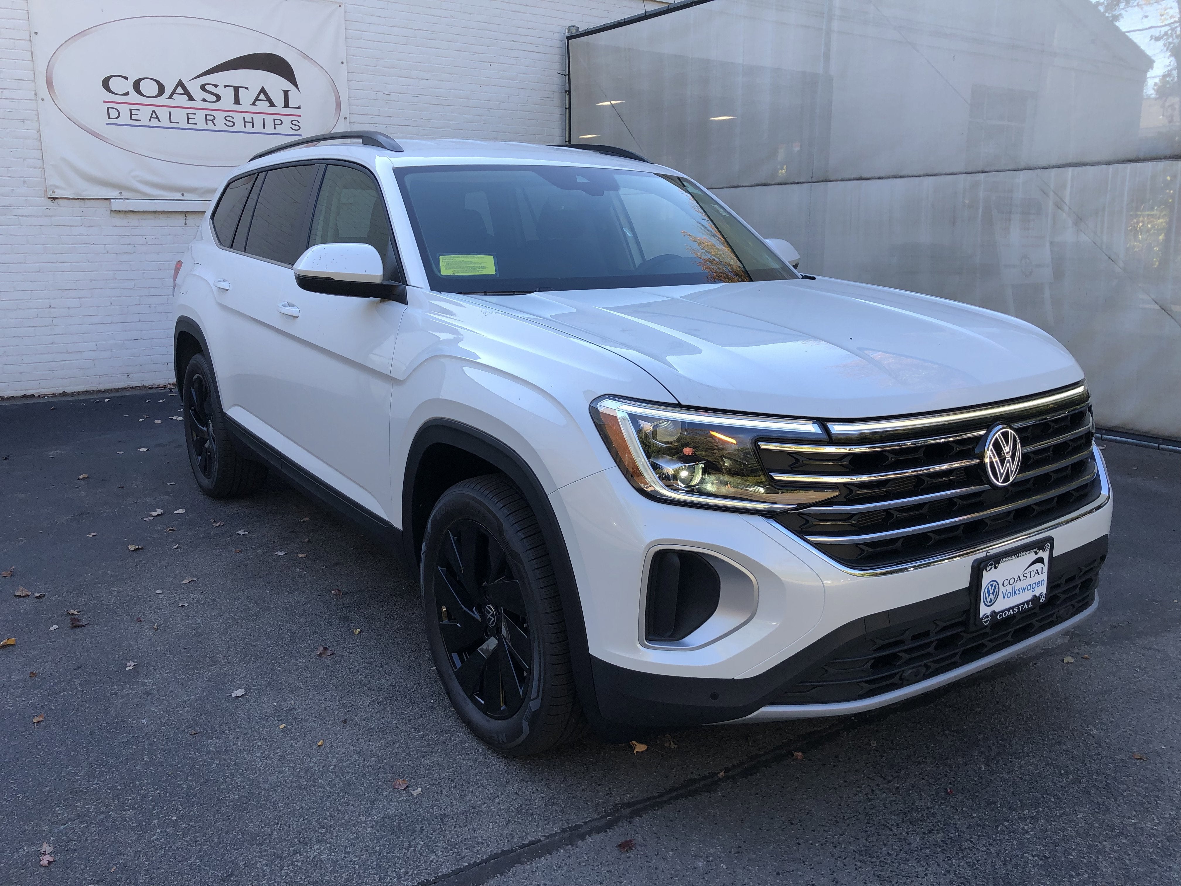 2026 Volkswagen Atlas 2.0T SE w/Technology w/black wheel package