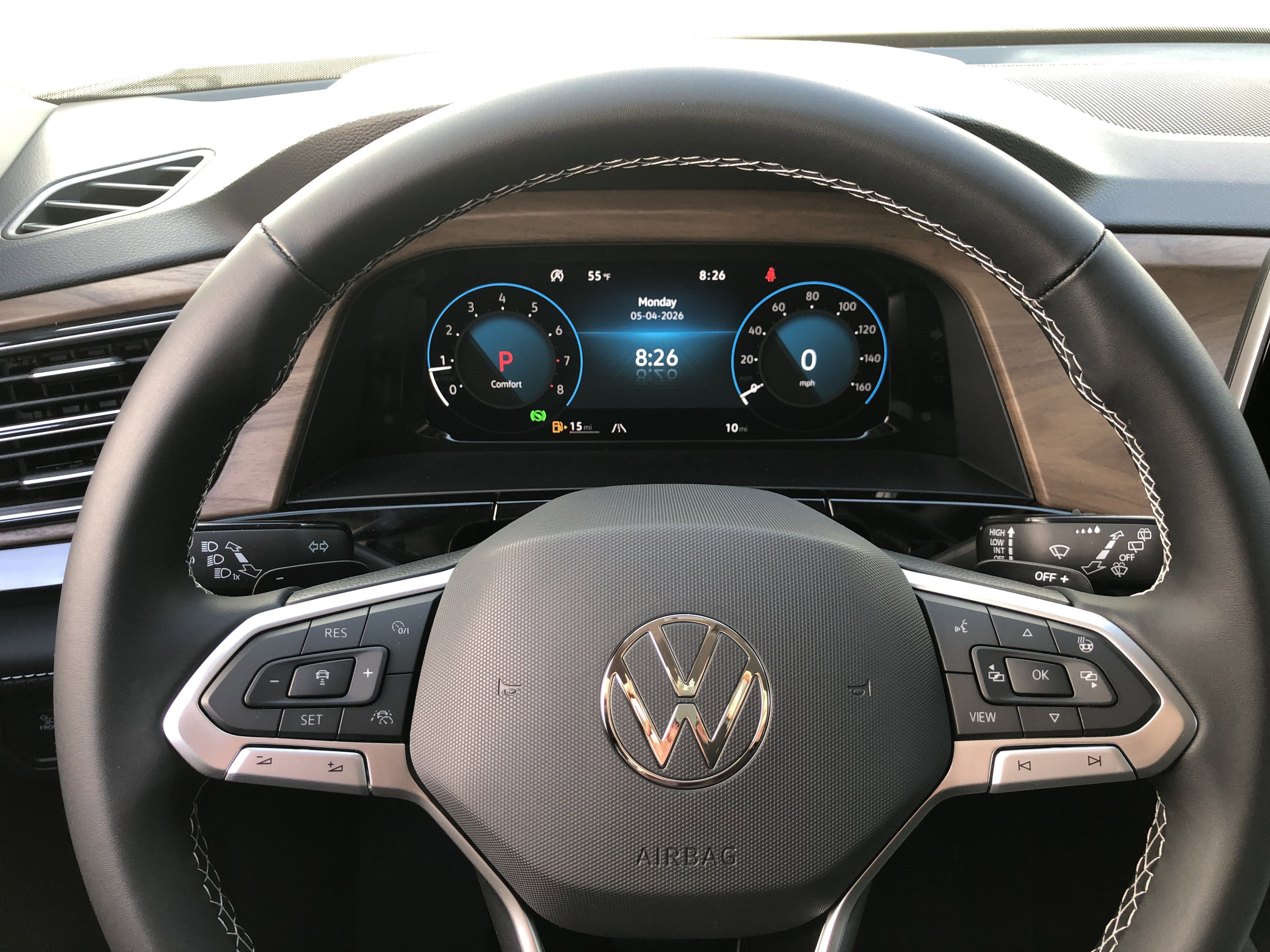 2026 Volkswagen Atlas 2.0T SE w/Technology w/black wheel package