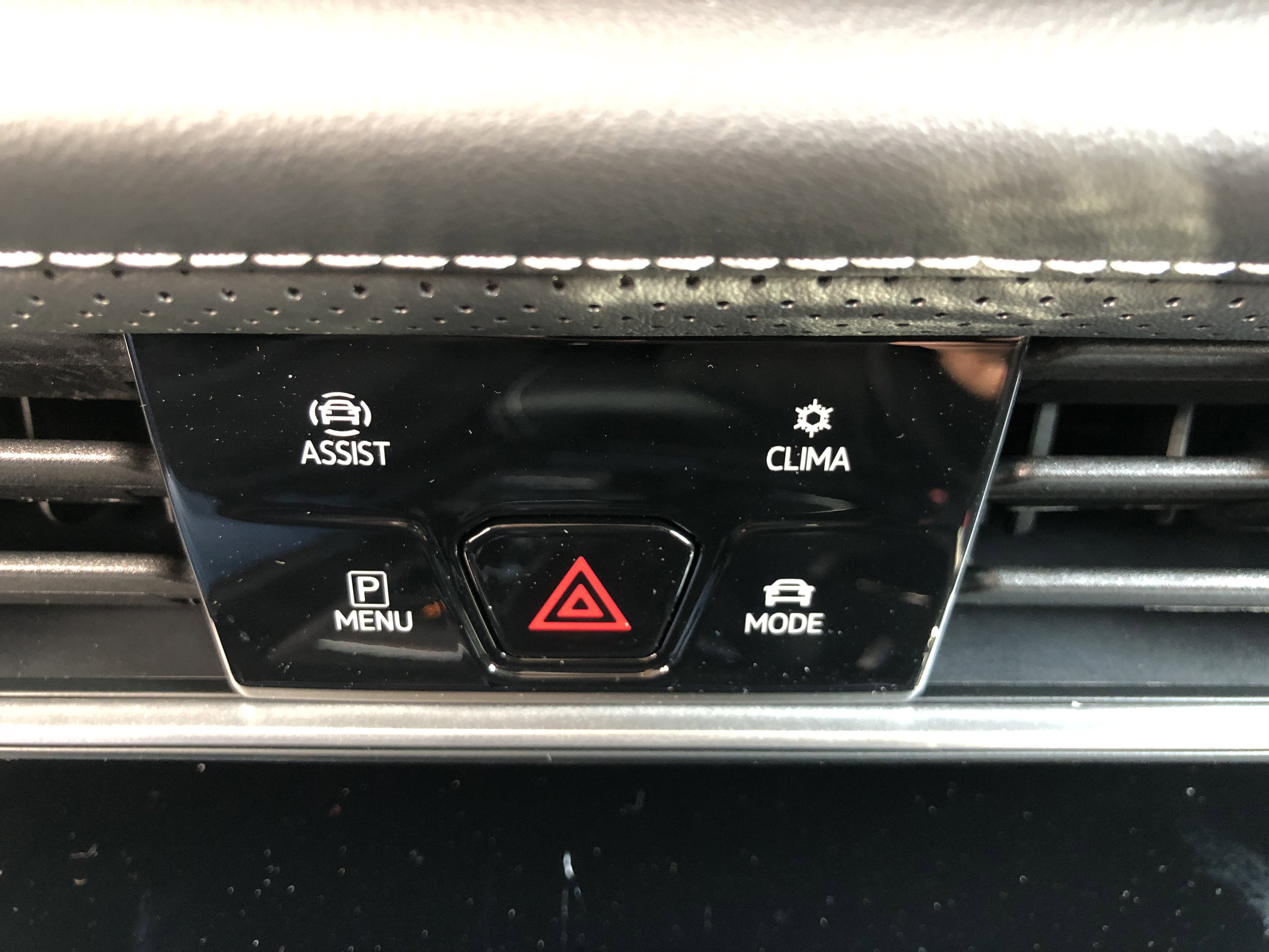 2026 Volkswagen Atlas 2.0T SE w/Technology w/black wheel package