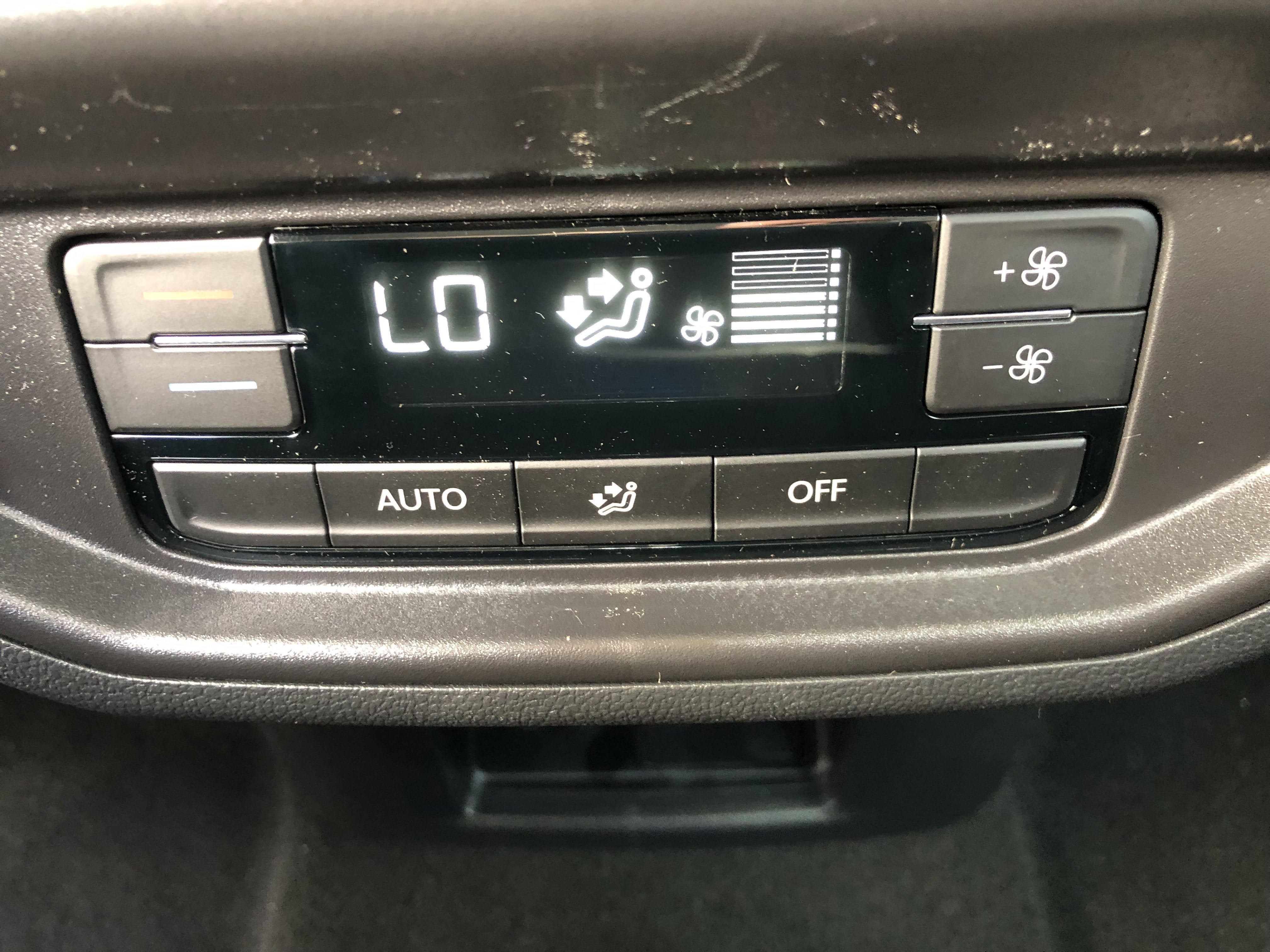 2026 Volkswagen Atlas 2.0T SE w/Technology w/black wheel package
