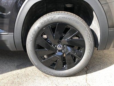 2026 Volkswagen Atlas 2.0T SE w/Technology w/black wheel package