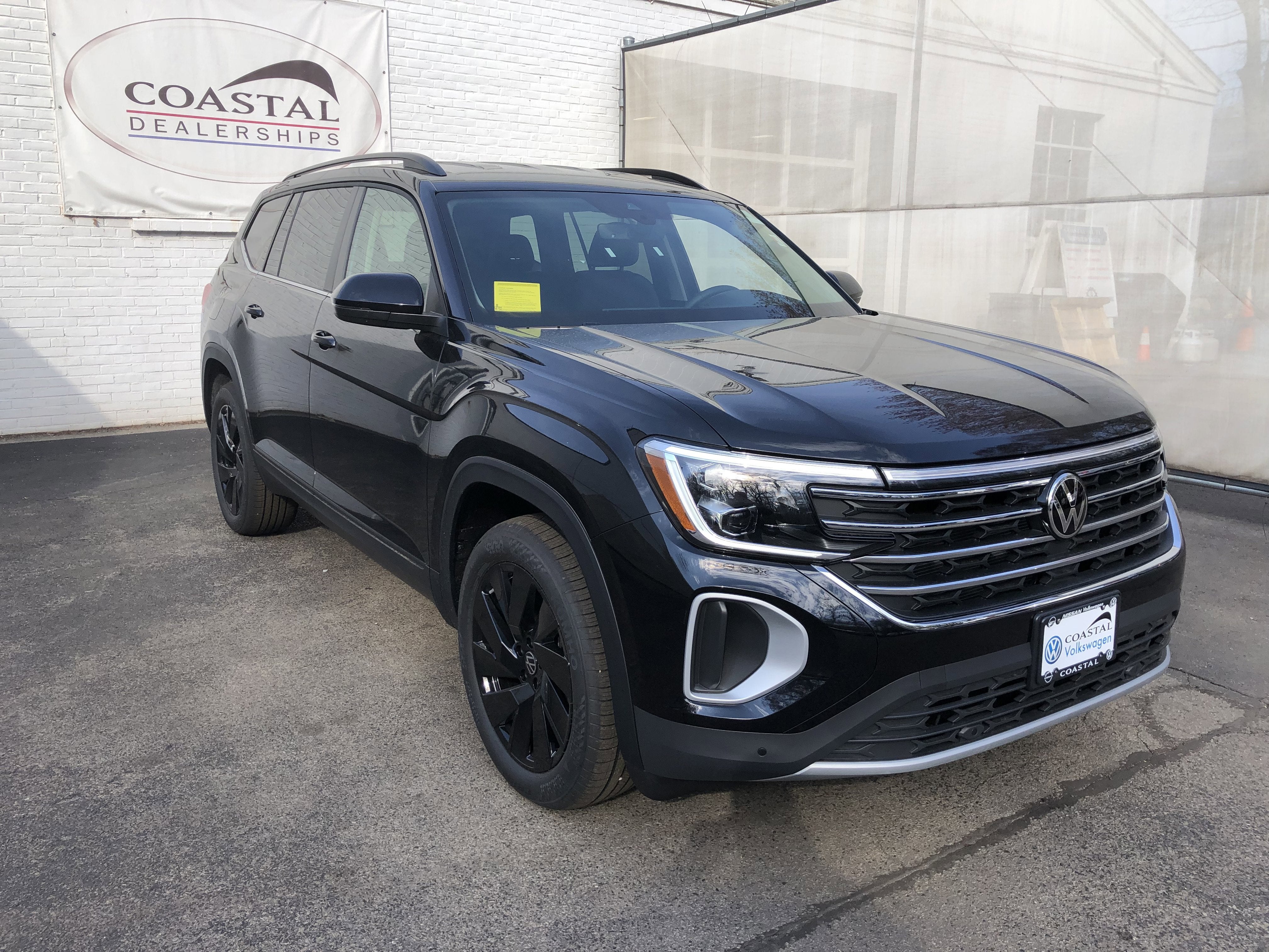 2026 Volkswagen Atlas 2.0T SE w/Technology w/black wheel package