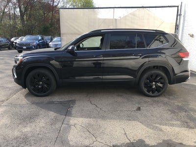 2026 Volkswagen Atlas 2.0T SE w/Technology w/black wheel package