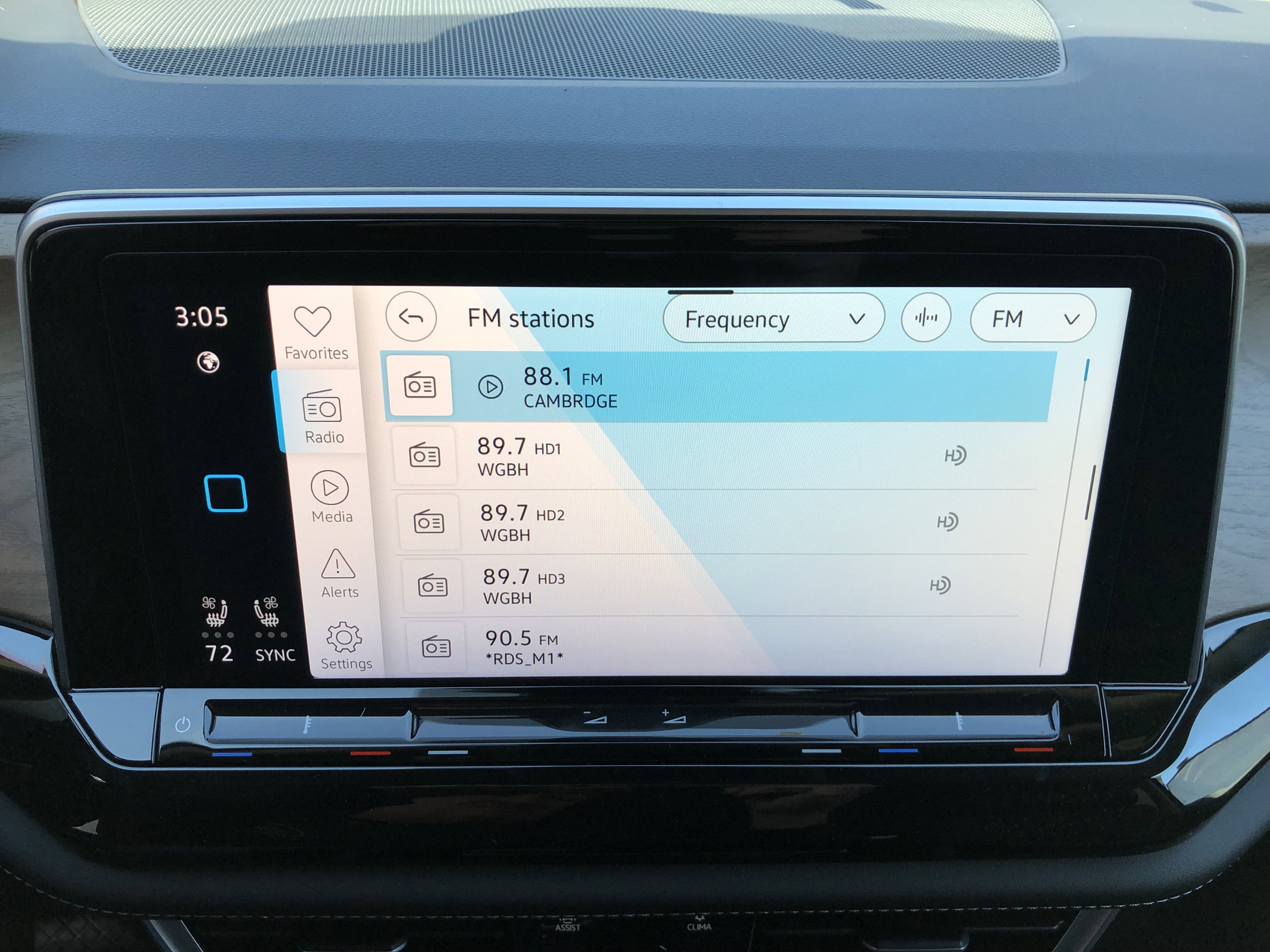 2026 Volkswagen Atlas 2.0T SE w/Technology w/black wheel package