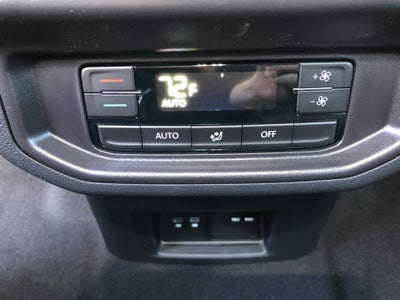2026 Volkswagen Atlas 2.0T SE w/Technology w/black wheel package