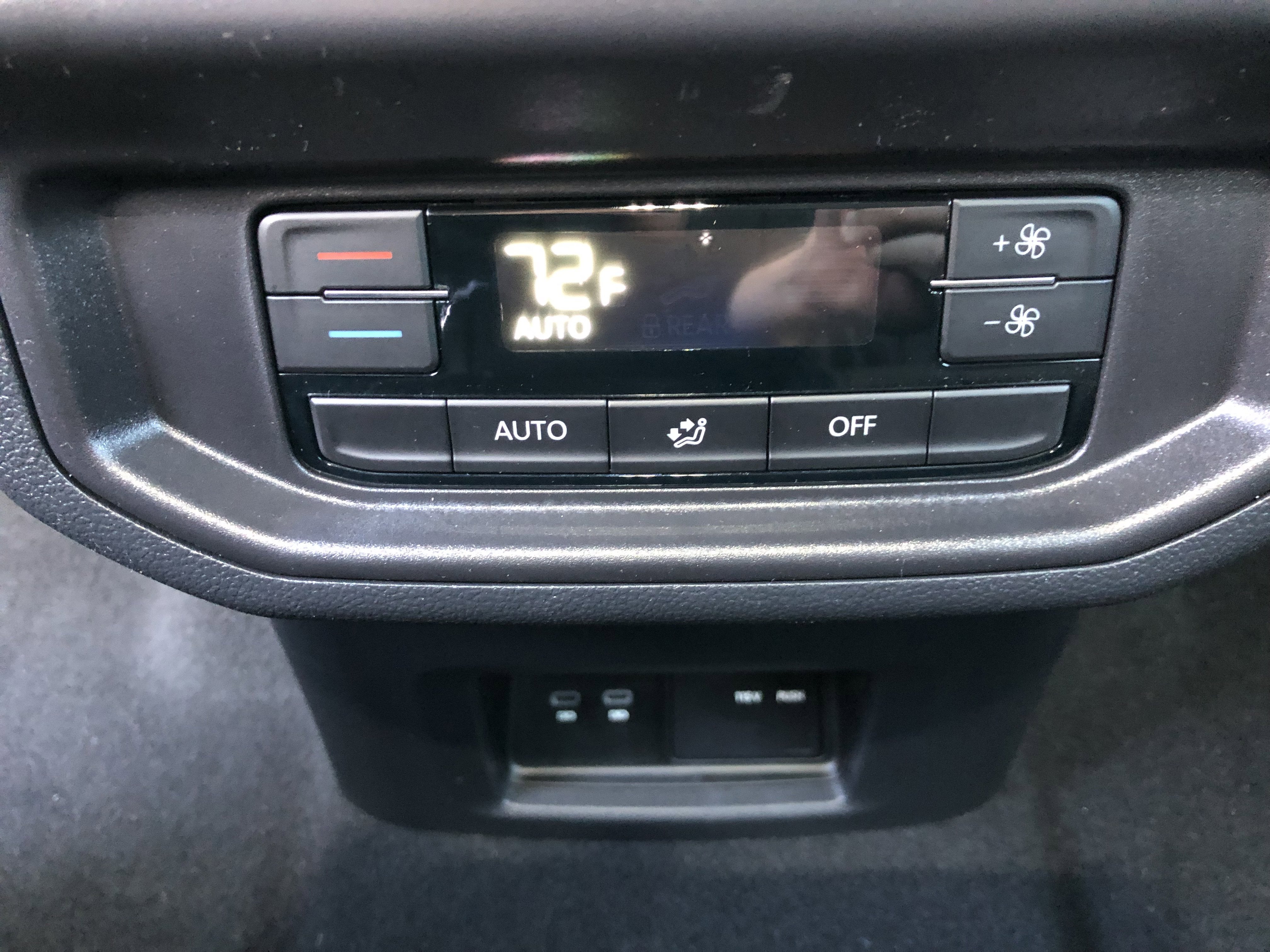 2026 Volkswagen Atlas 2.0T SE w/Technology w/black wheel package