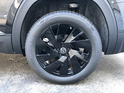 2026 Volkswagen Atlas 2.0T SE w/Technology w/black wheel package