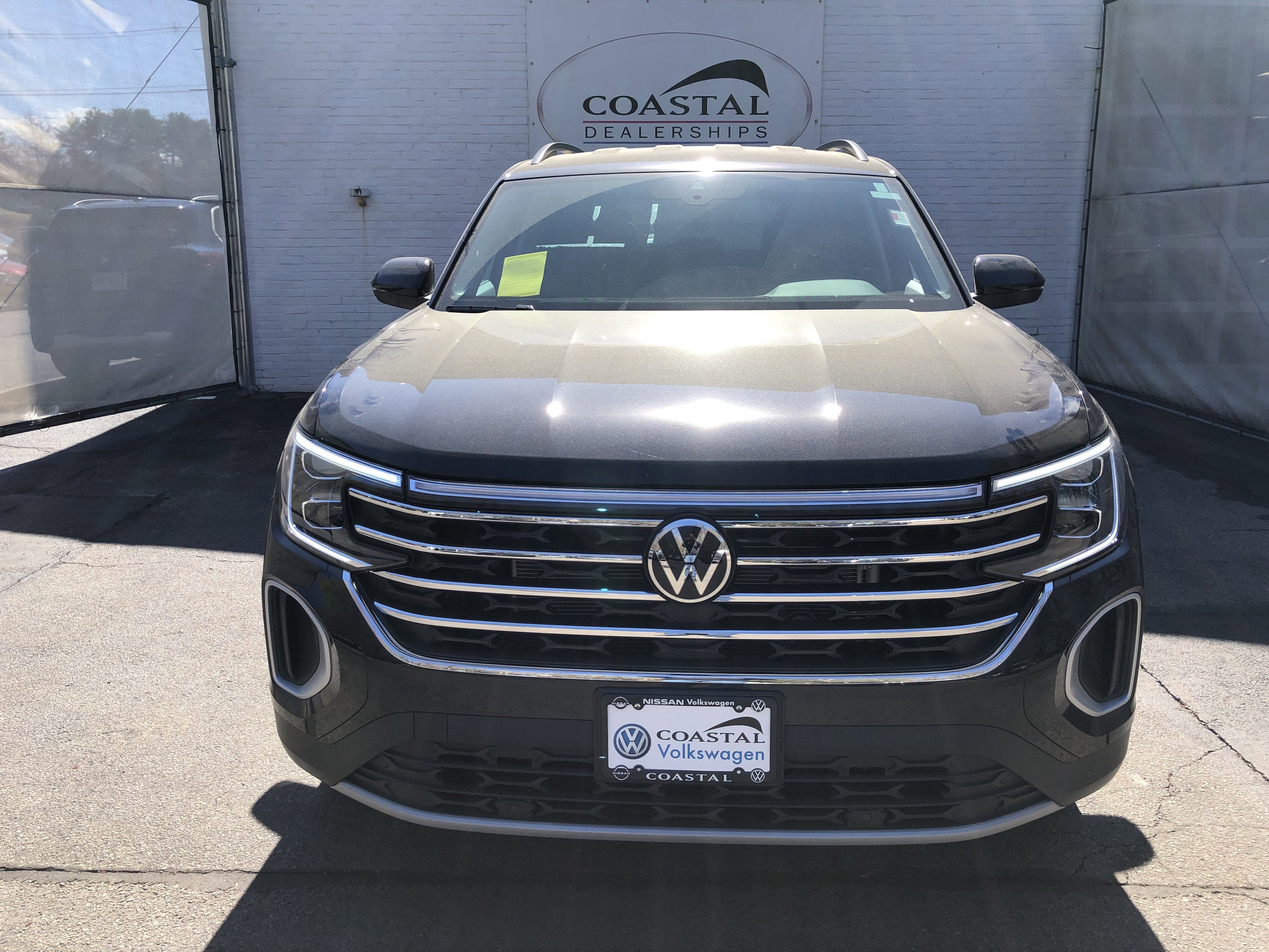 2026 Volkswagen Atlas 2.0T SE w/Technology w/black wheel package