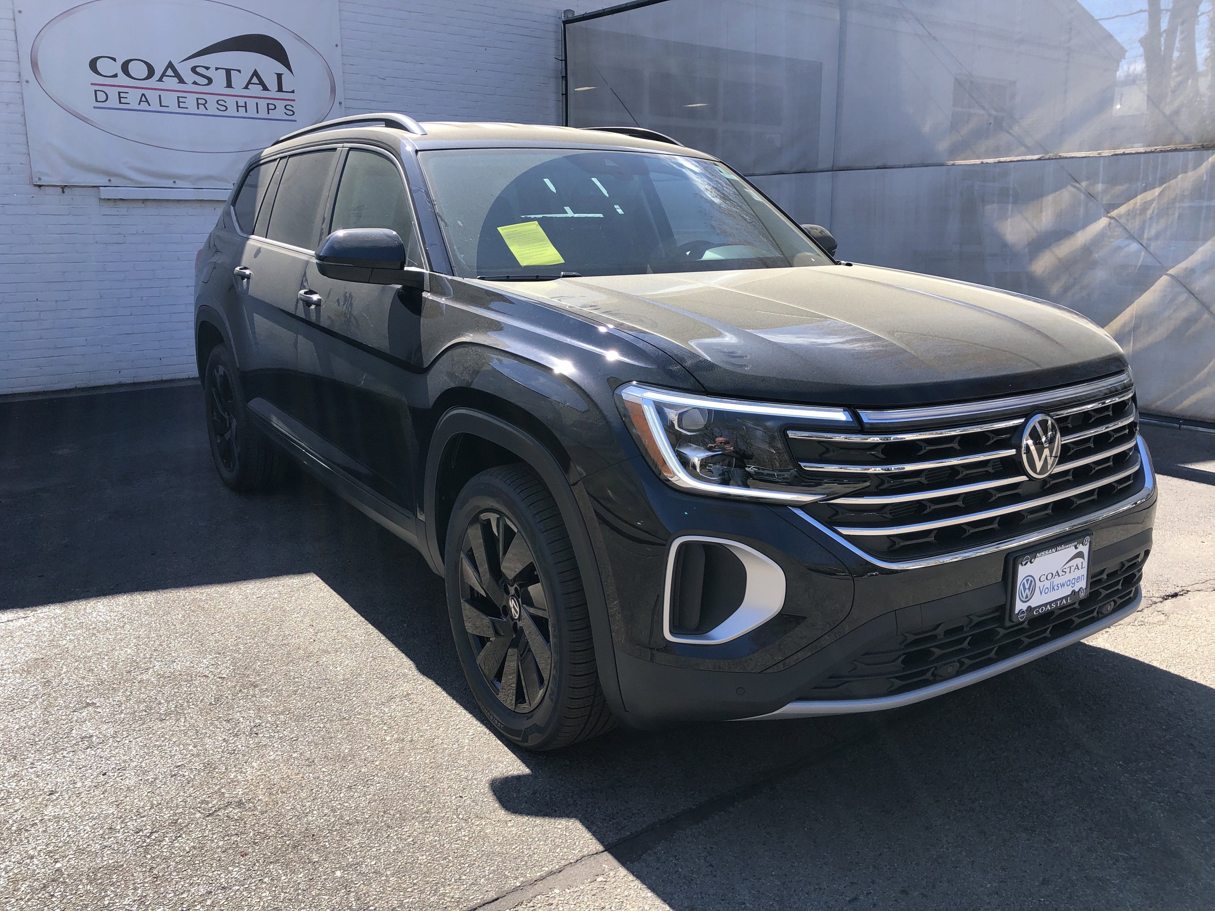 2026 Volkswagen Atlas 2.0T SE w/Technology w/black wheel package