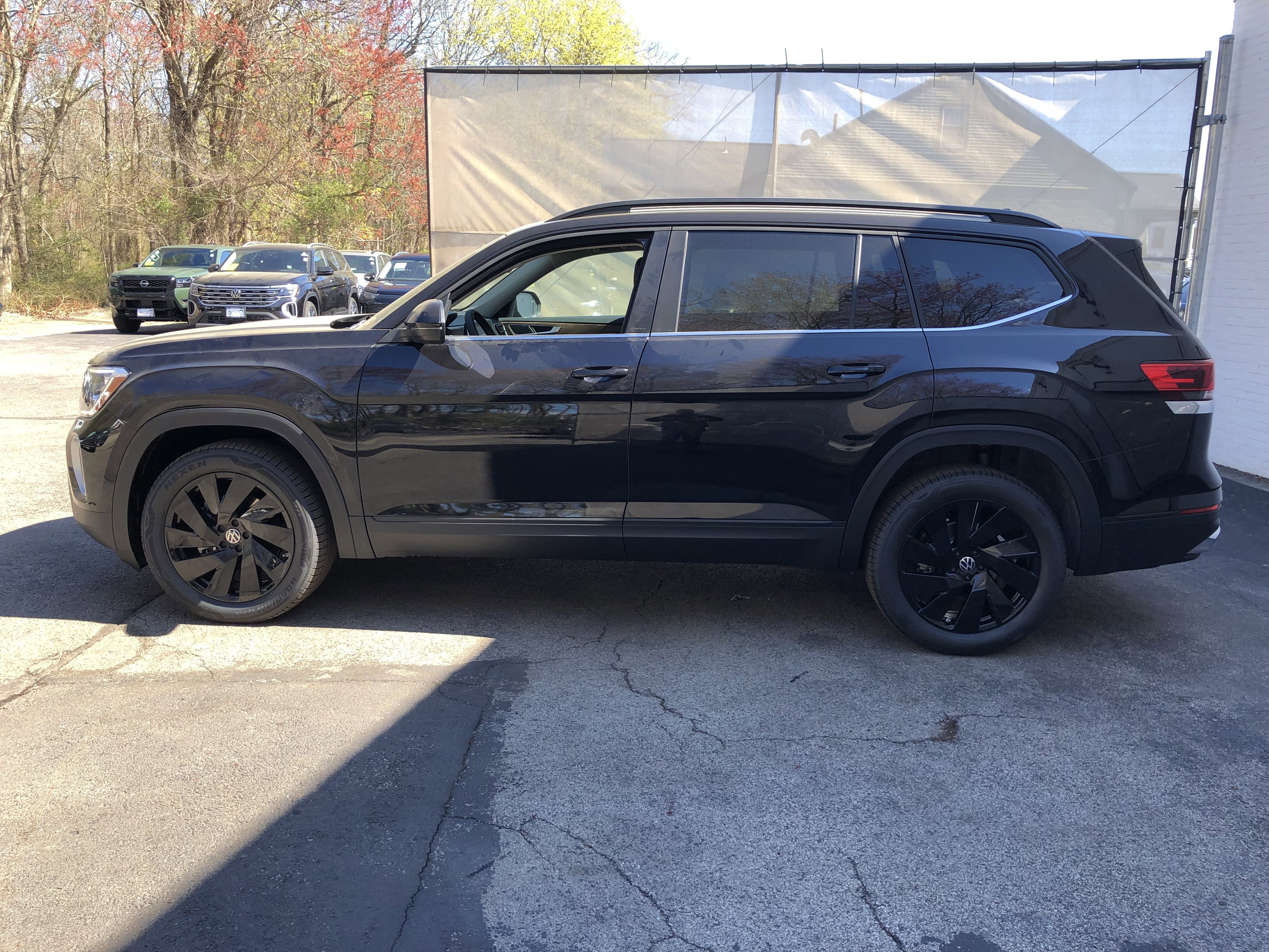 2026 Volkswagen Atlas 2.0T SE w/Technology w/black wheel package