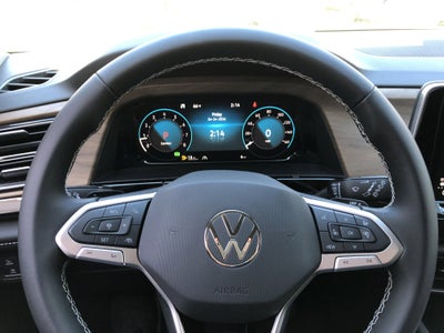 2026 Volkswagen Atlas 2.0T SE w/Technology w/captains chairs