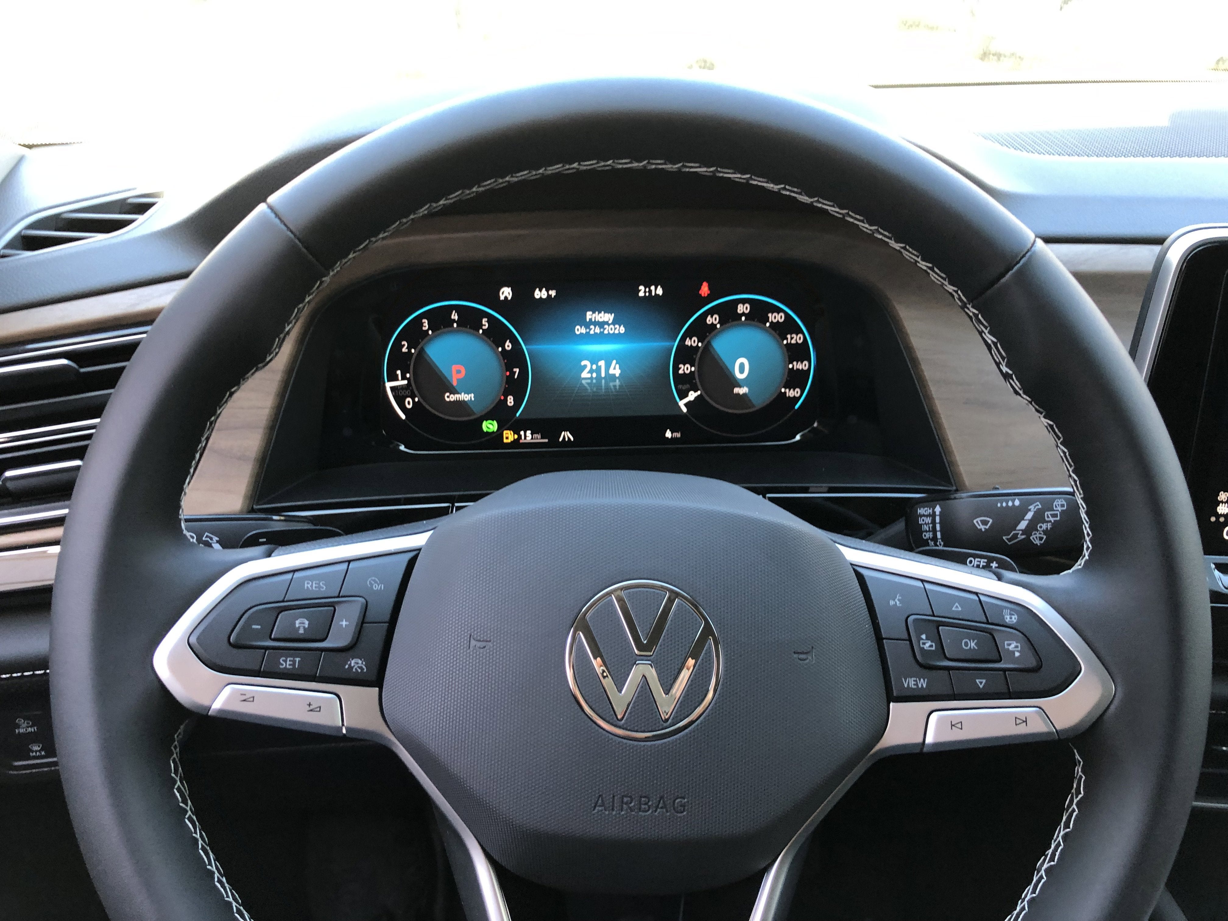 2026 Volkswagen Atlas 2.0T SE w/Technology w/captains chairs