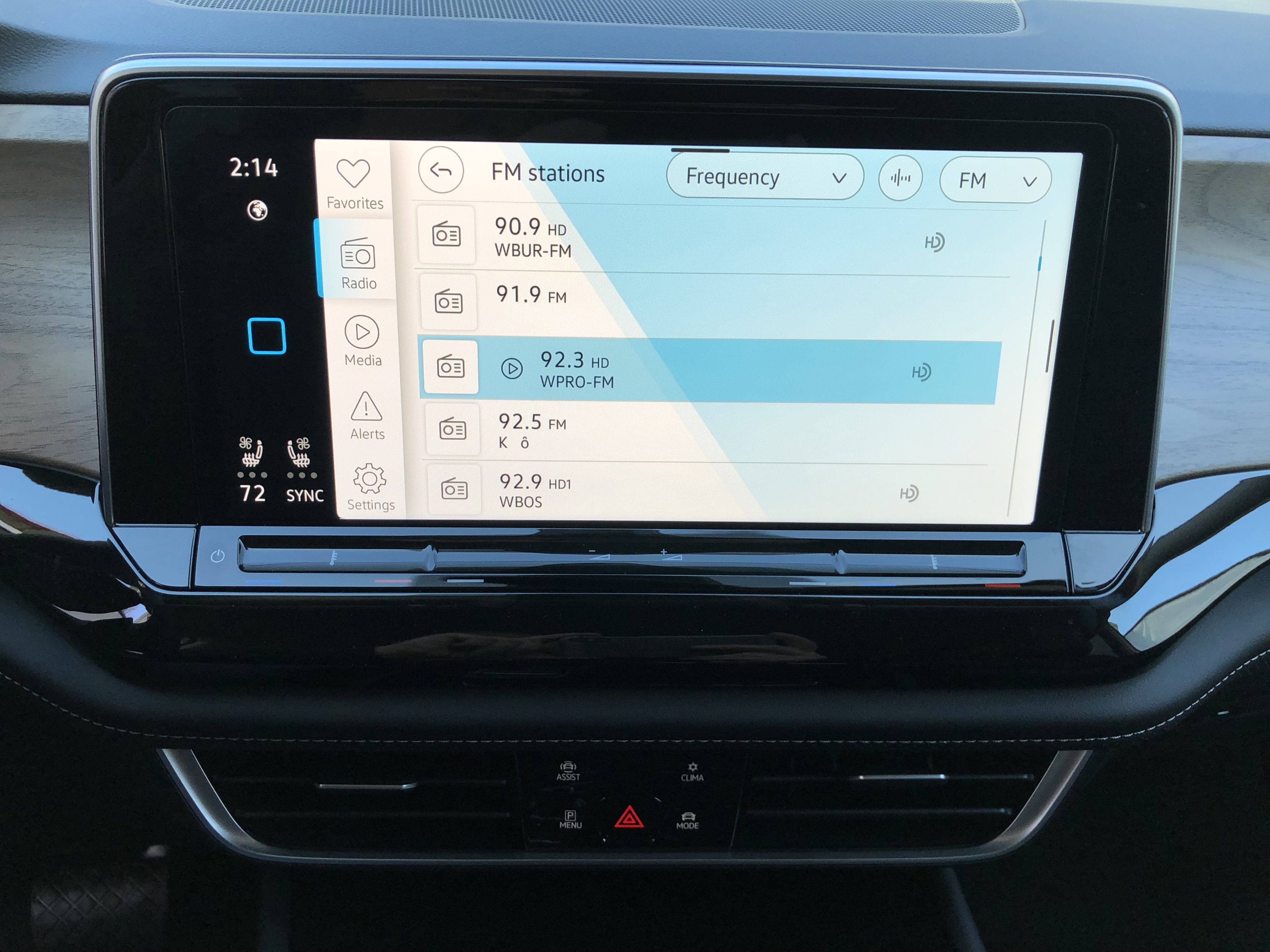 2026 Volkswagen Atlas 2.0T SE w/Technology w/captains chairs