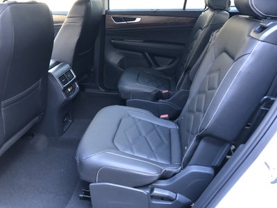 2026 Volkswagen Atlas 2.0T SE w/Technology w/captains chairs