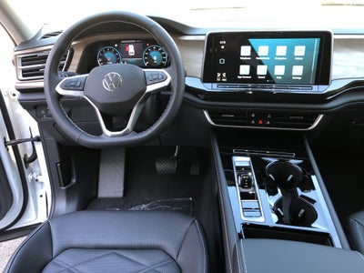 2026 Volkswagen Atlas 2.0T SE w/Technology w/captains chairs