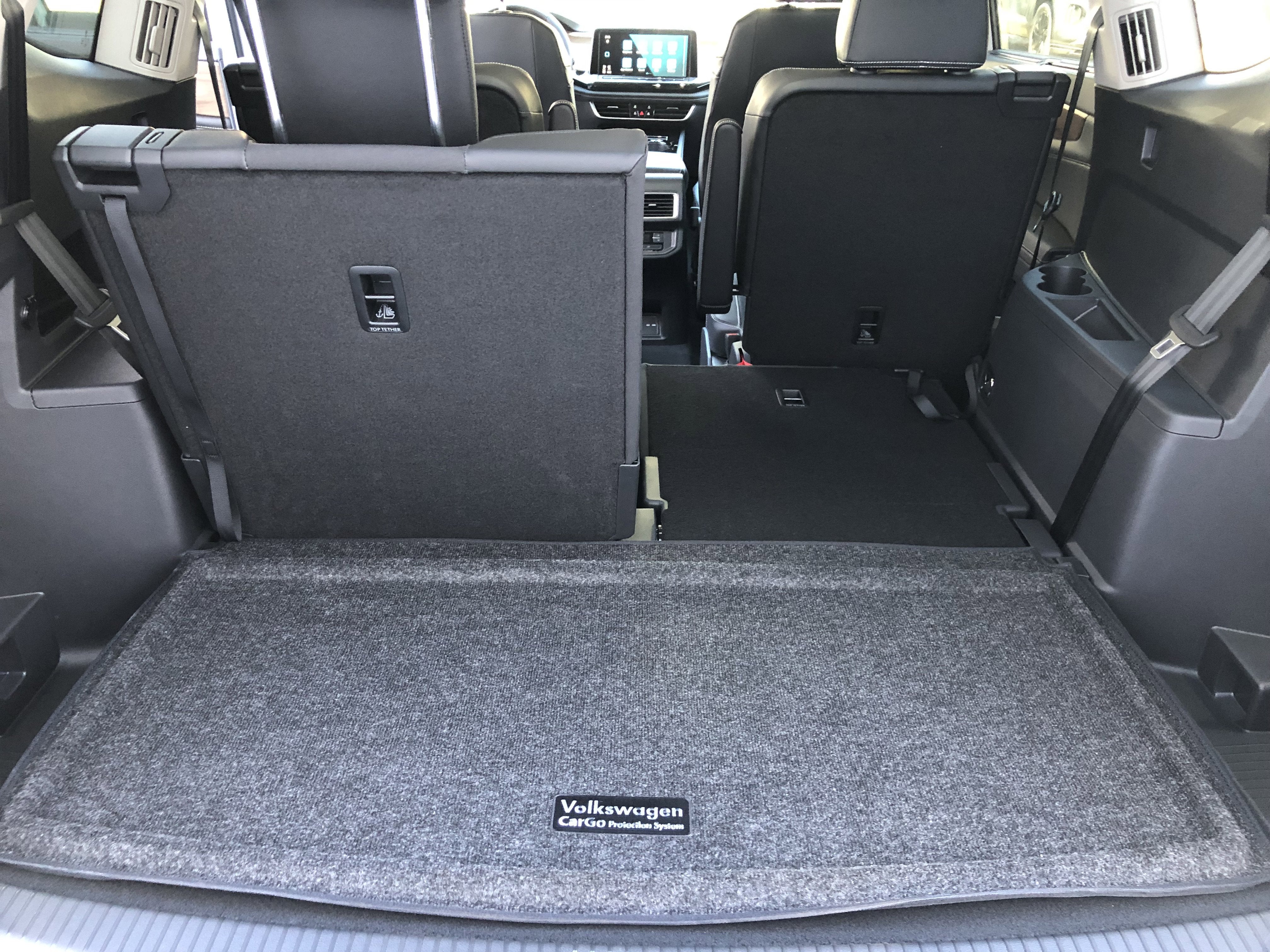 2026 Volkswagen Atlas 2.0T SE w/Technology w/captains chairs
