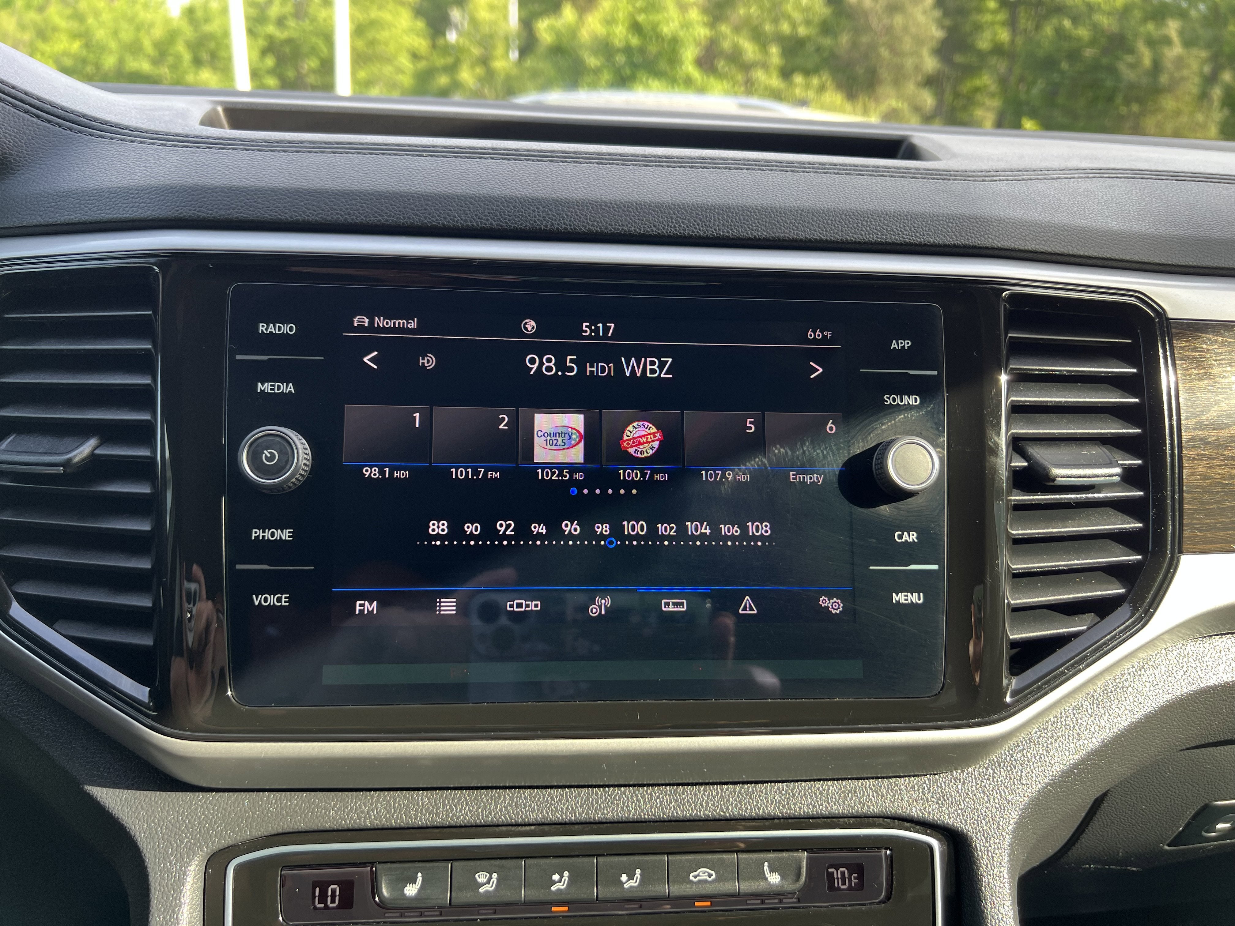 2023 Volkswagen Atlas 3.6L V6 SE w/Technology