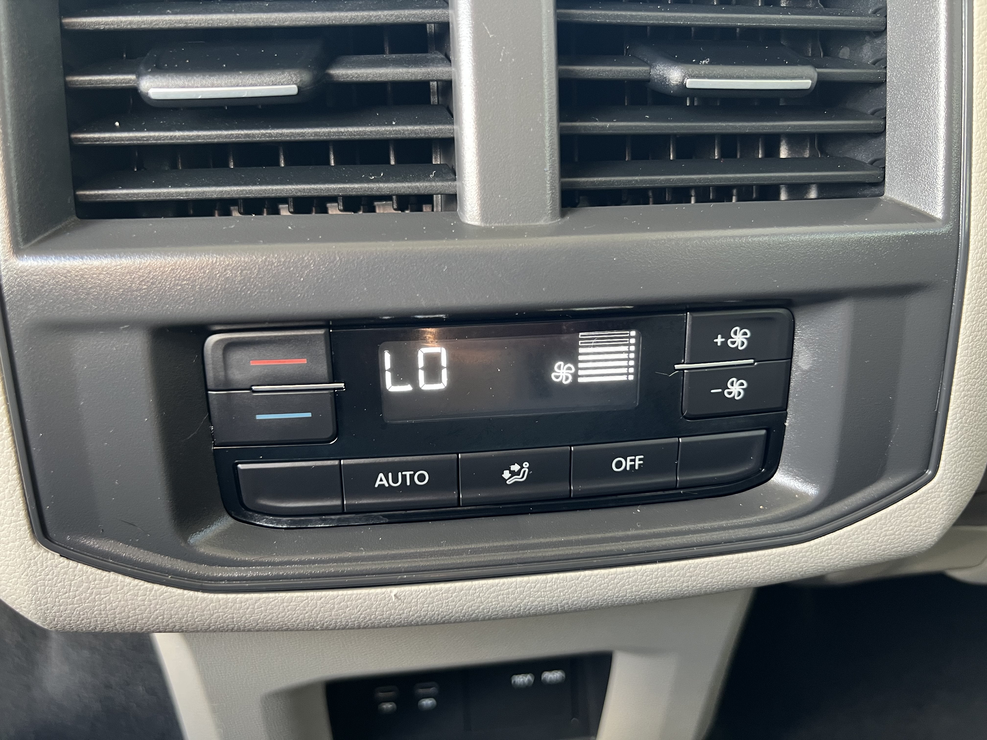 2023 Volkswagen Atlas 3.6L V6 SE w/Technology W/Black Wheel Package