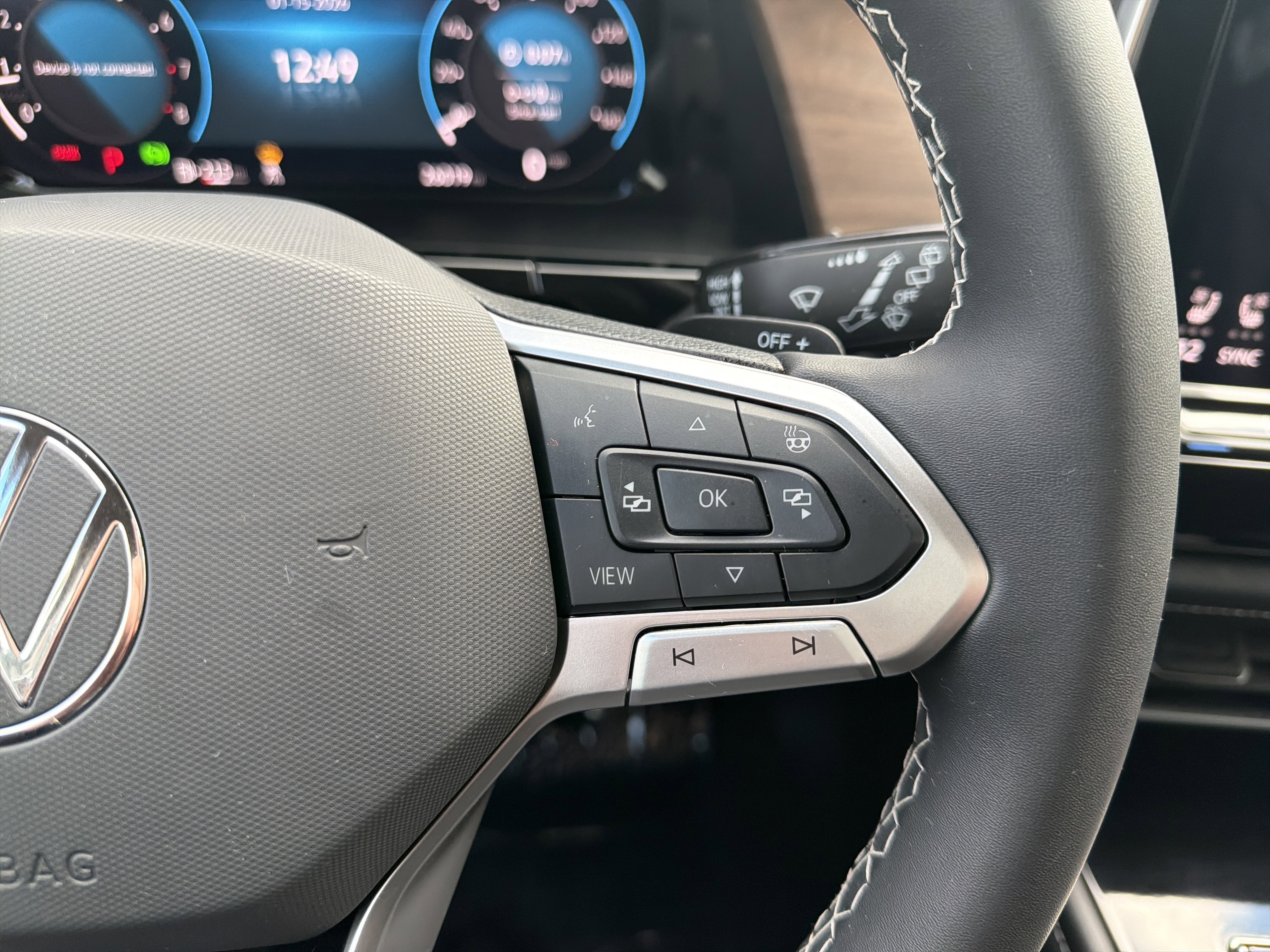 2024 Volkswagen Atlas 2.0T SE w/Technology w/ Captains Chairs