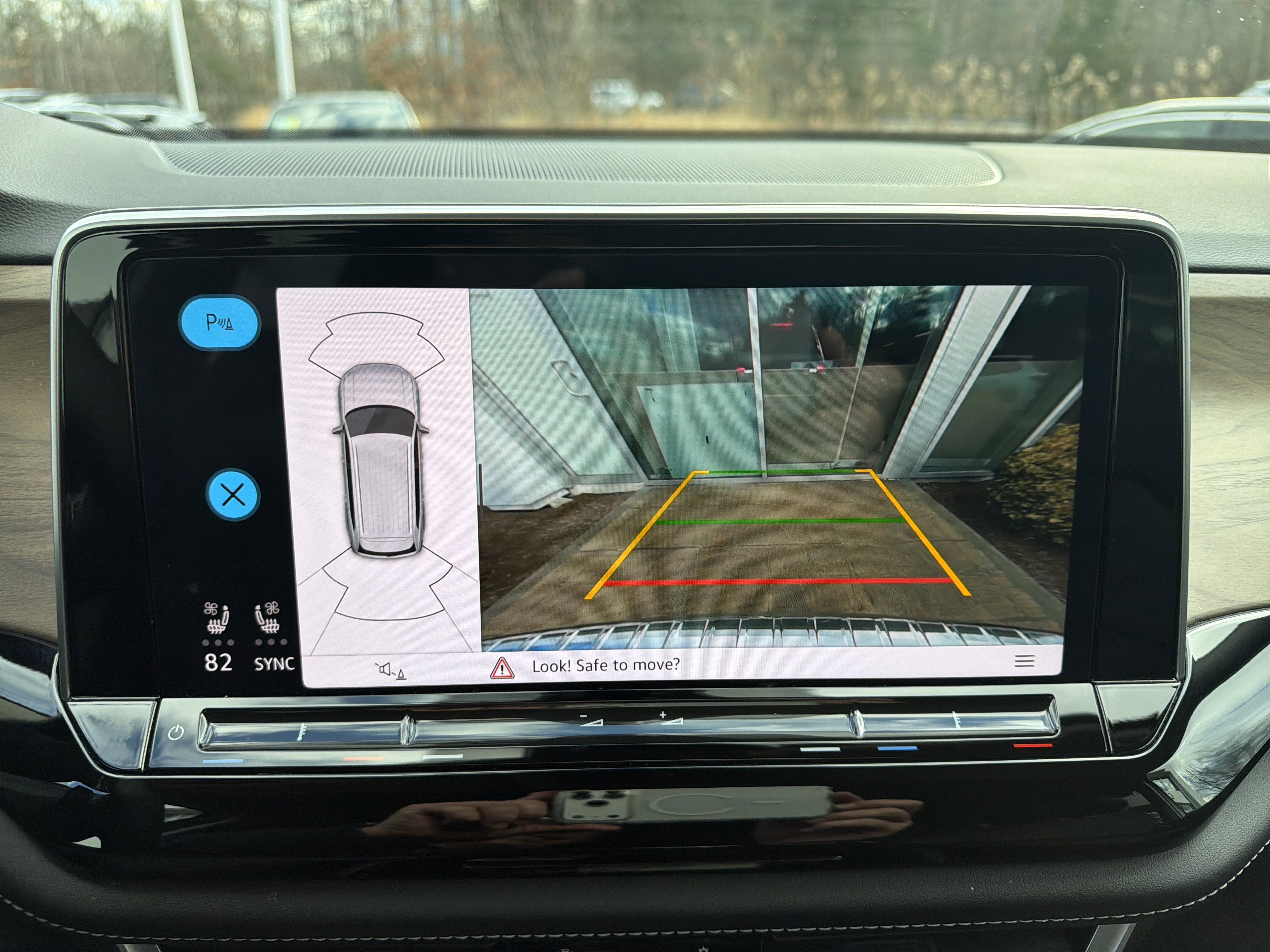 2024 Volkswagen Atlas 2.0T SE w/Technology w/ Captains Chairs