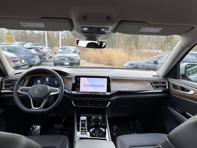 2024 Volkswagen Atlas 2.0T SE w/Technology w/ Captains Chairs