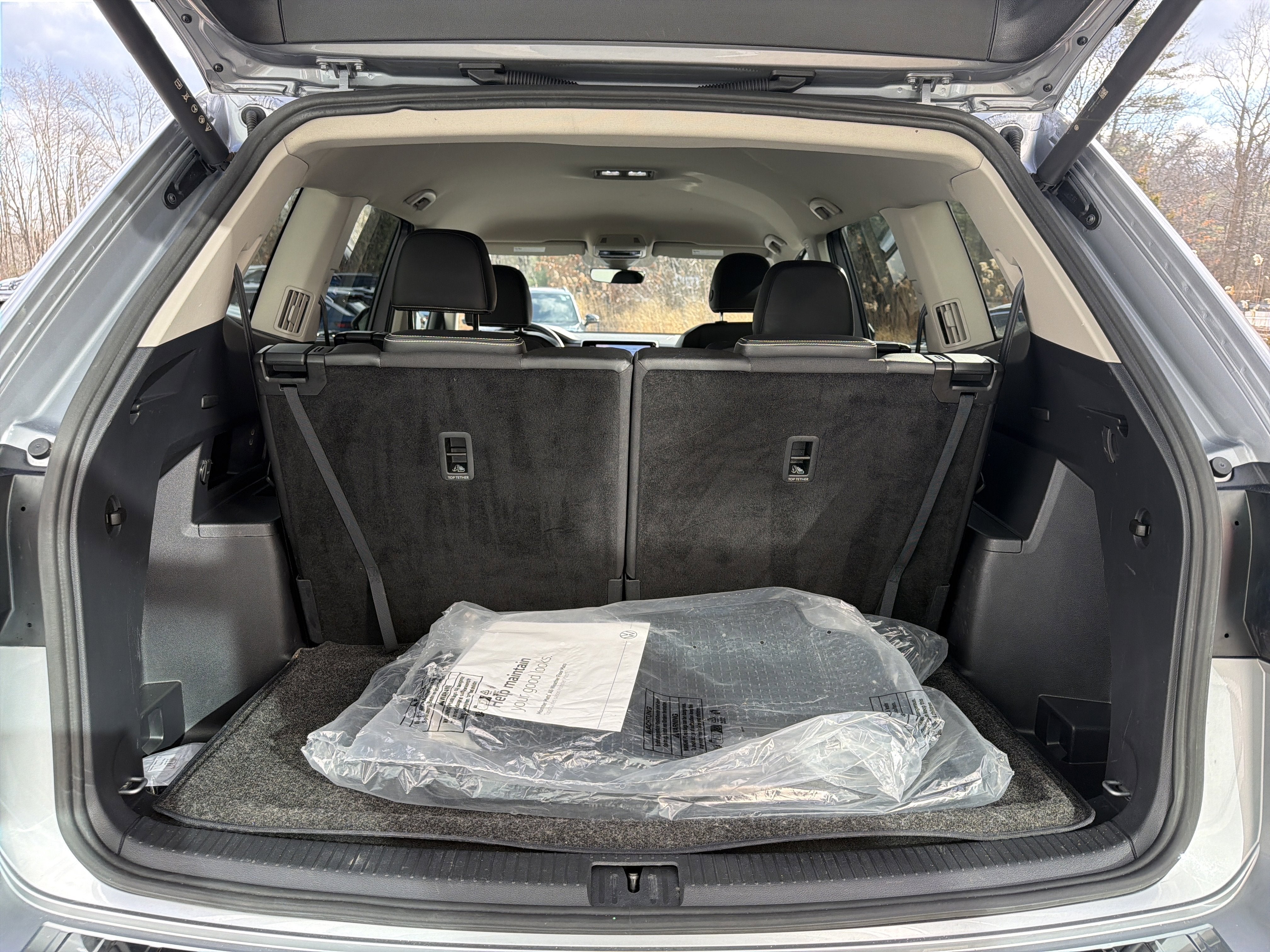 2024 Volkswagen Atlas 2.0T SE w/Technology w/ Captains Chairs