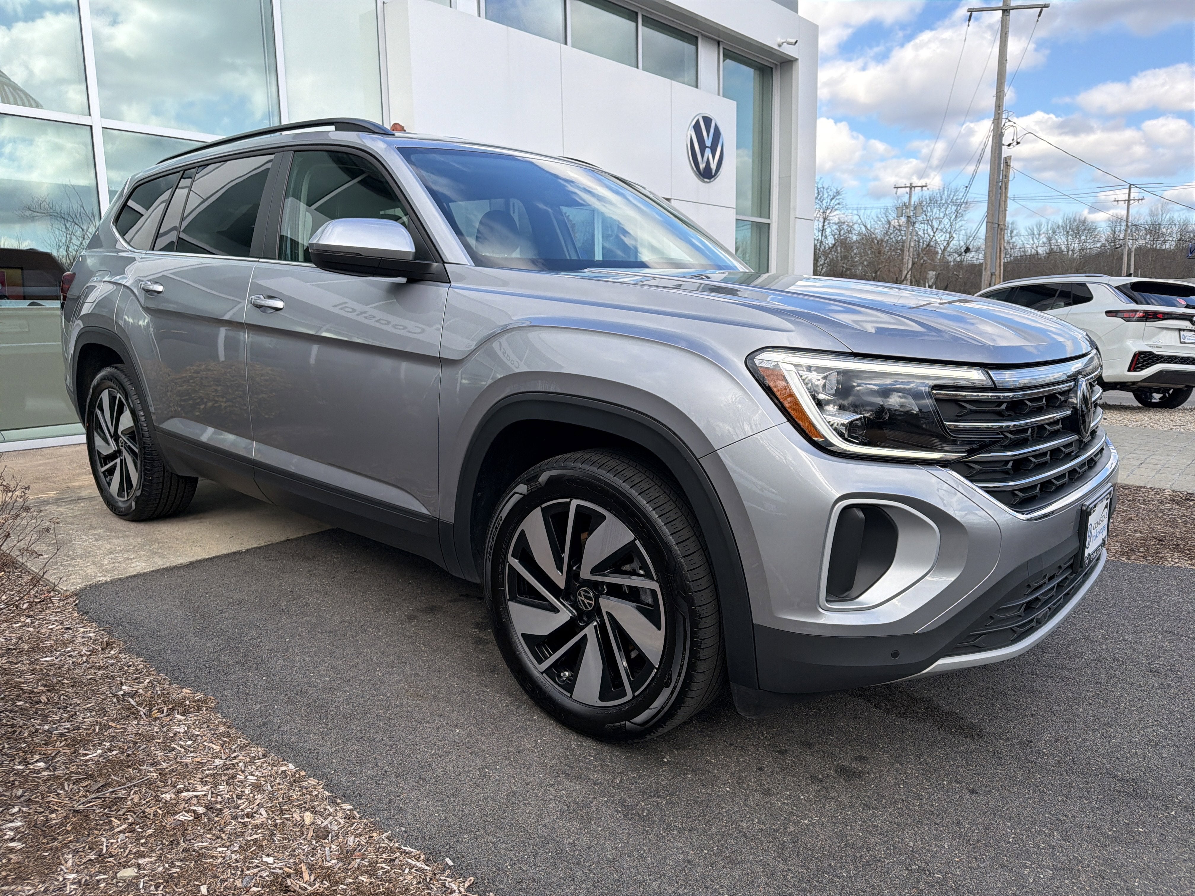 2024 Volkswagen Atlas 2.0T SE w/Technology w/ Captains Chairs