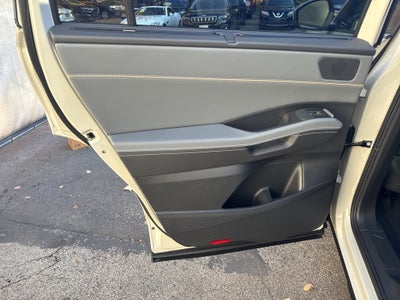 2027 Volkswagen Atlas SE w/Technology w/panoramic sunroof
