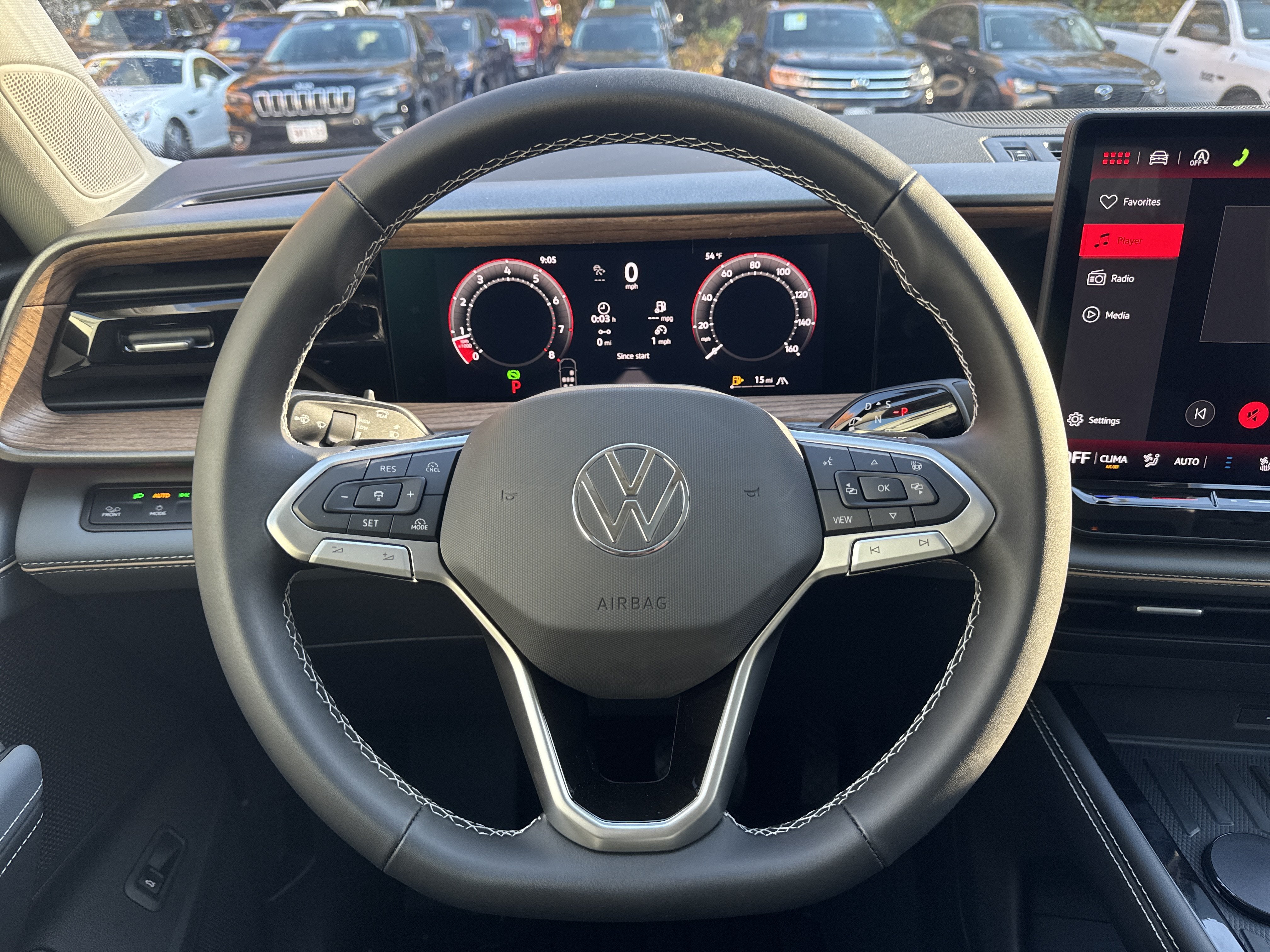 2027 Volkswagen Atlas SE w/Technology w/panoramic sunroof