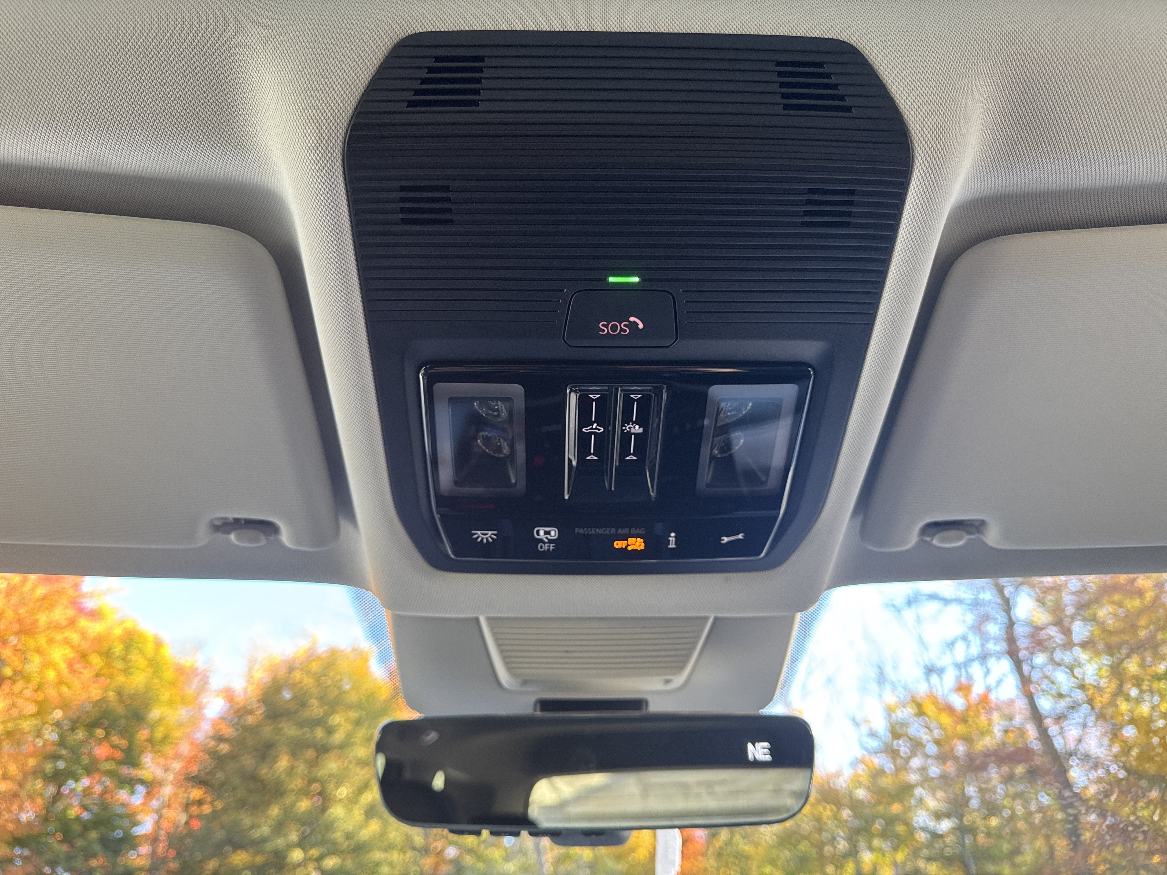 2027 Volkswagen Atlas SE w/Technology w/panoramic sunroof
