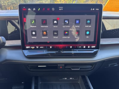 2027 Volkswagen Atlas SE w/Technology w/panoramic sunroof