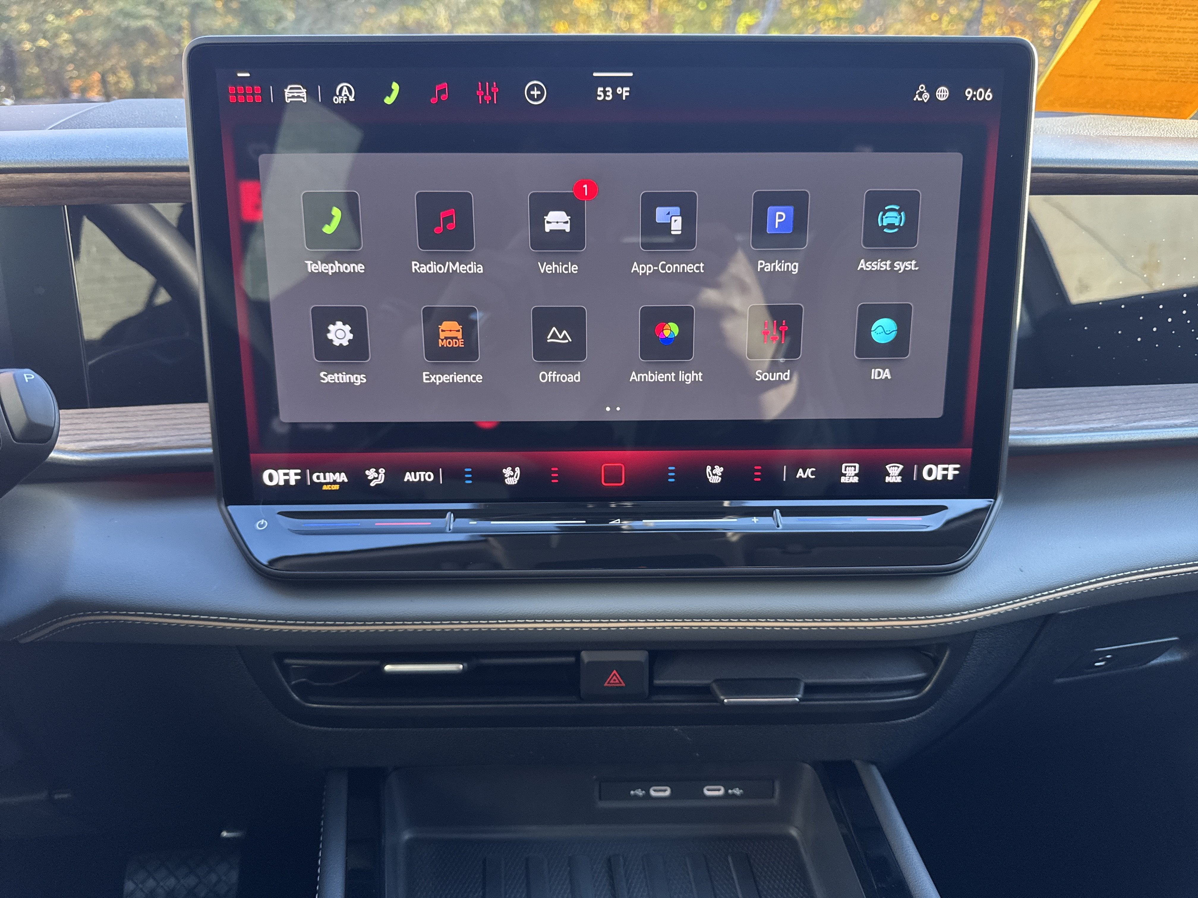 2027 Volkswagen Atlas SE w/Technology w/panoramic sunroof