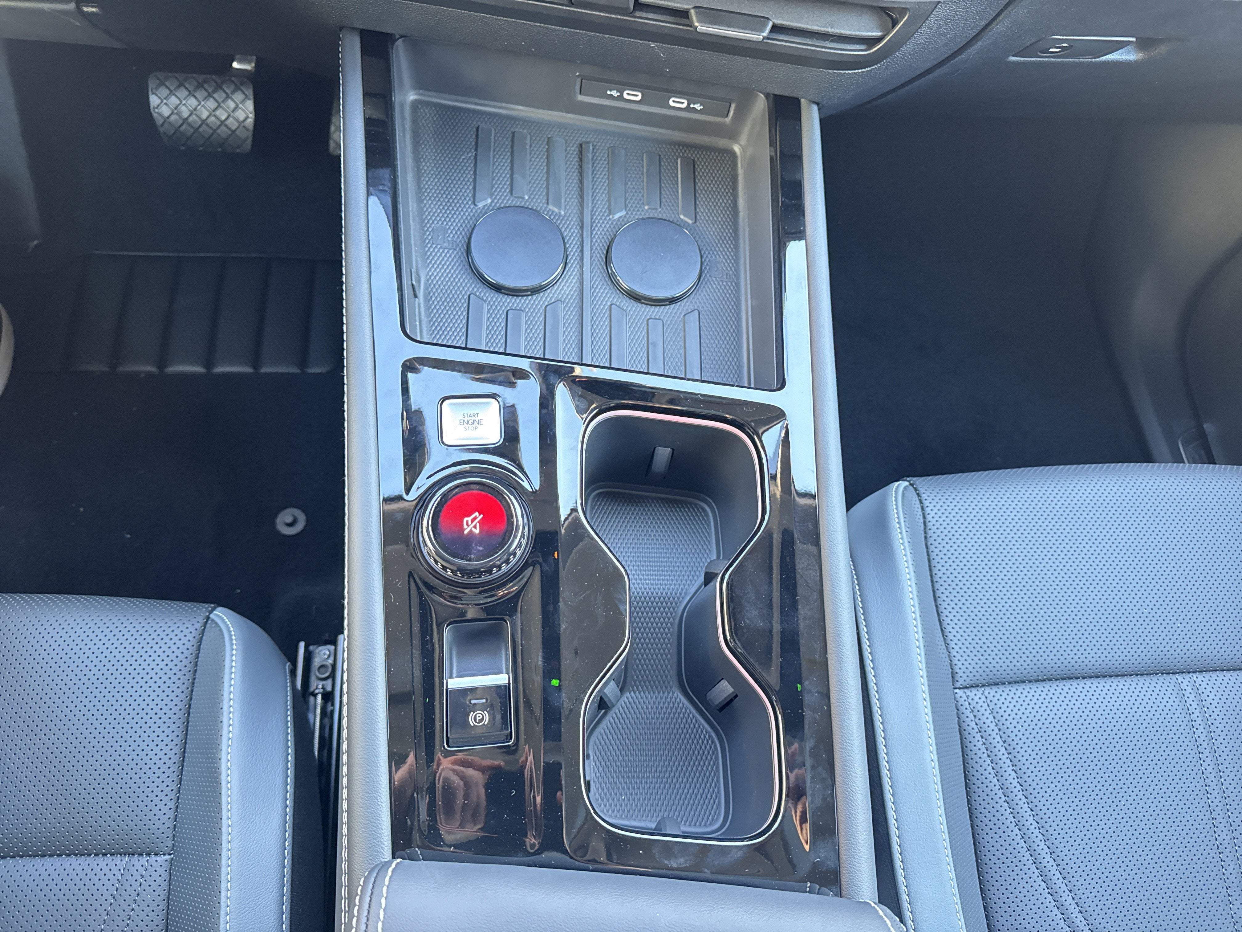 2027 Volkswagen Atlas SE w/Technology w/panoramic sunroof