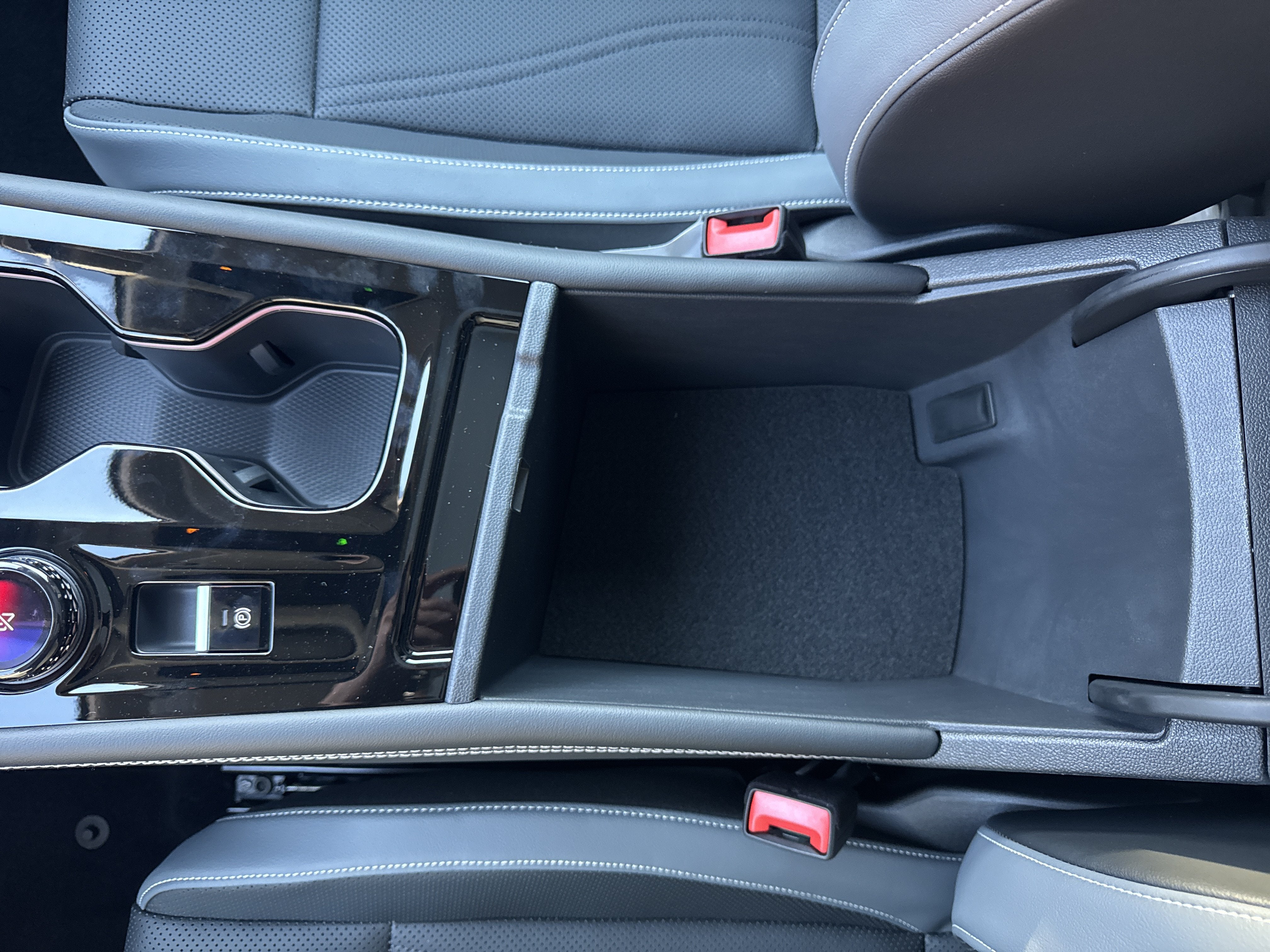 2027 Volkswagen Atlas SE w/Technology w/panoramic sunroof
