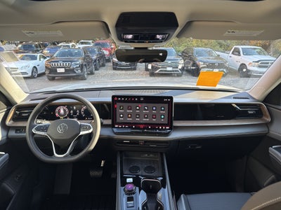2027 Volkswagen Atlas SE w/Technology w/panoramic sunroof