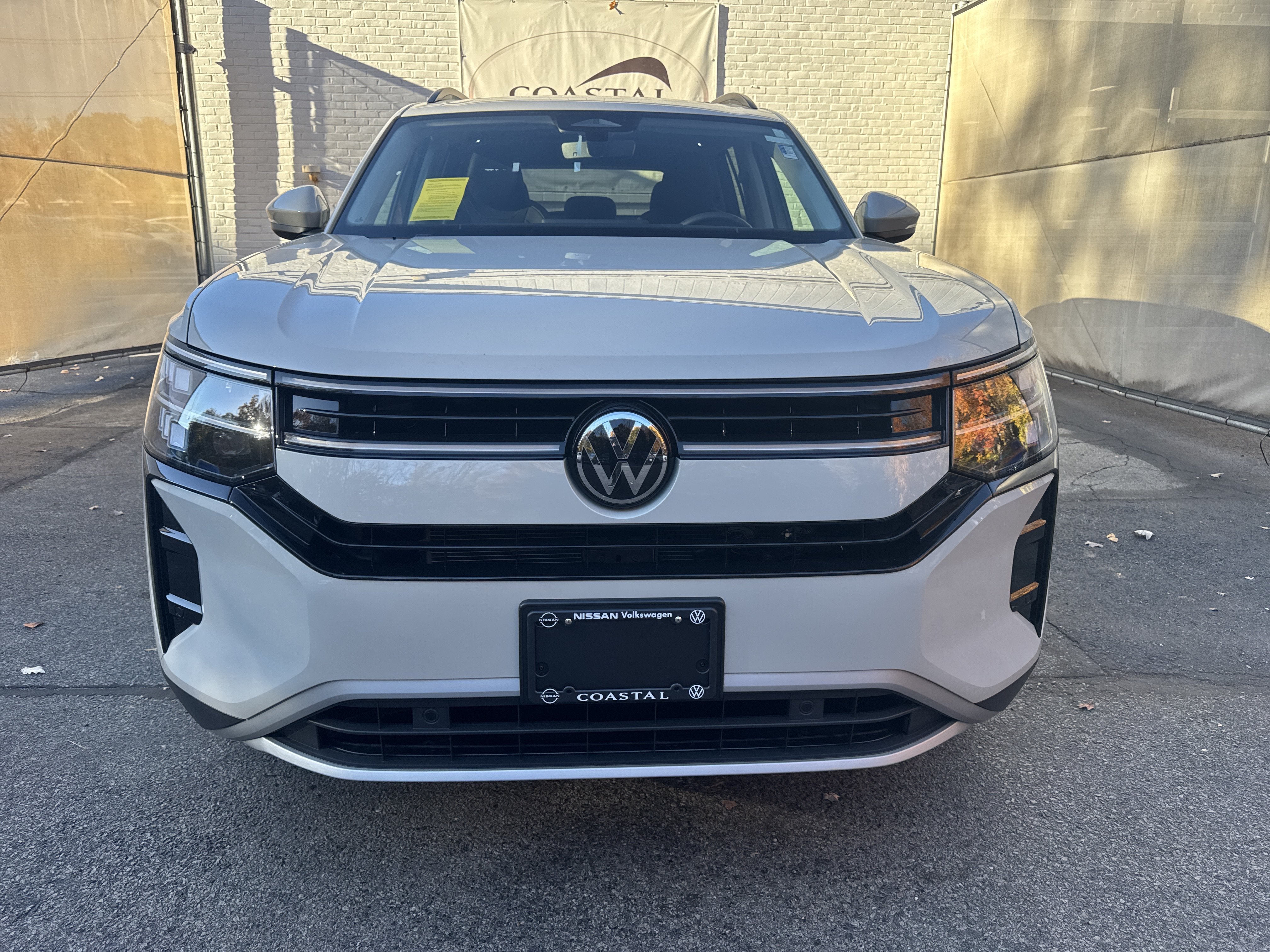 2027 Volkswagen Atlas SE w/Technology w/panoramic sunroof