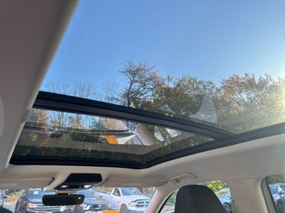 2027 Volkswagen Atlas SE w/Technology w/panoramic sunroof