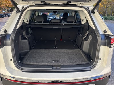 2027 Volkswagen Atlas SE w/Technology w/panoramic sunroof