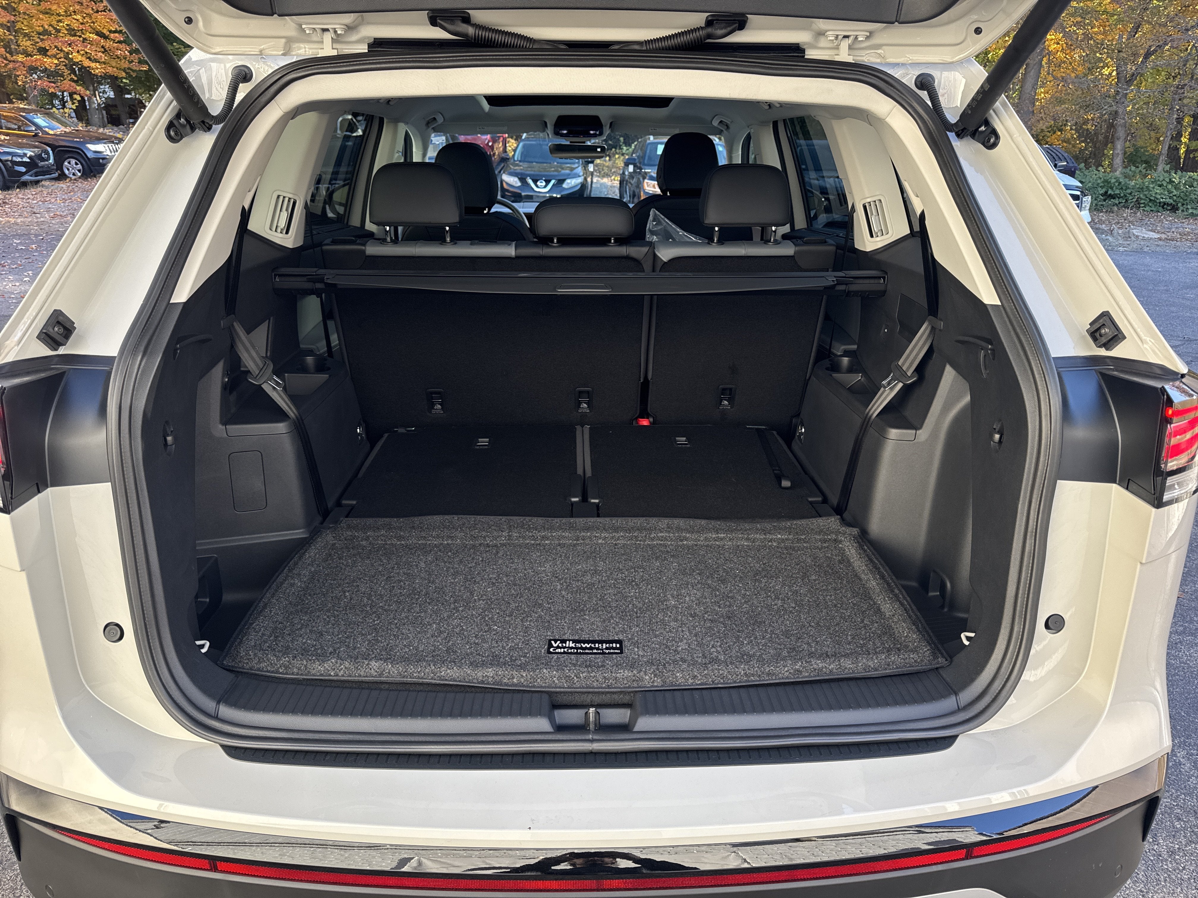 2027 Volkswagen Atlas SE w/Technology w/panoramic sunroof