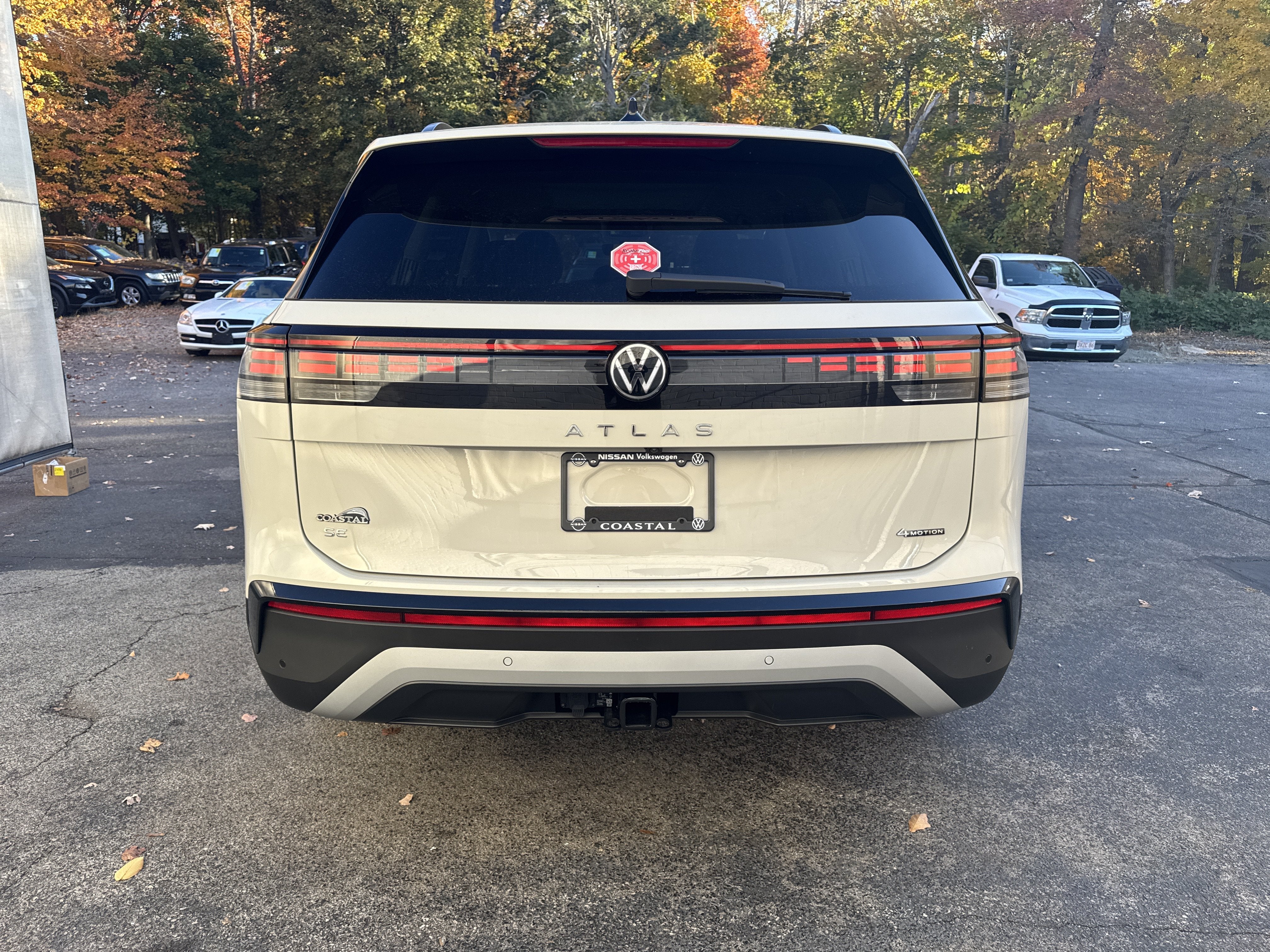 2027 Volkswagen Atlas SE w/Technology w/panoramic sunroof