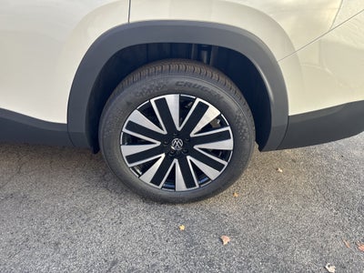 2027 Volkswagen Atlas SE w/Technology w/panoramic sunroof