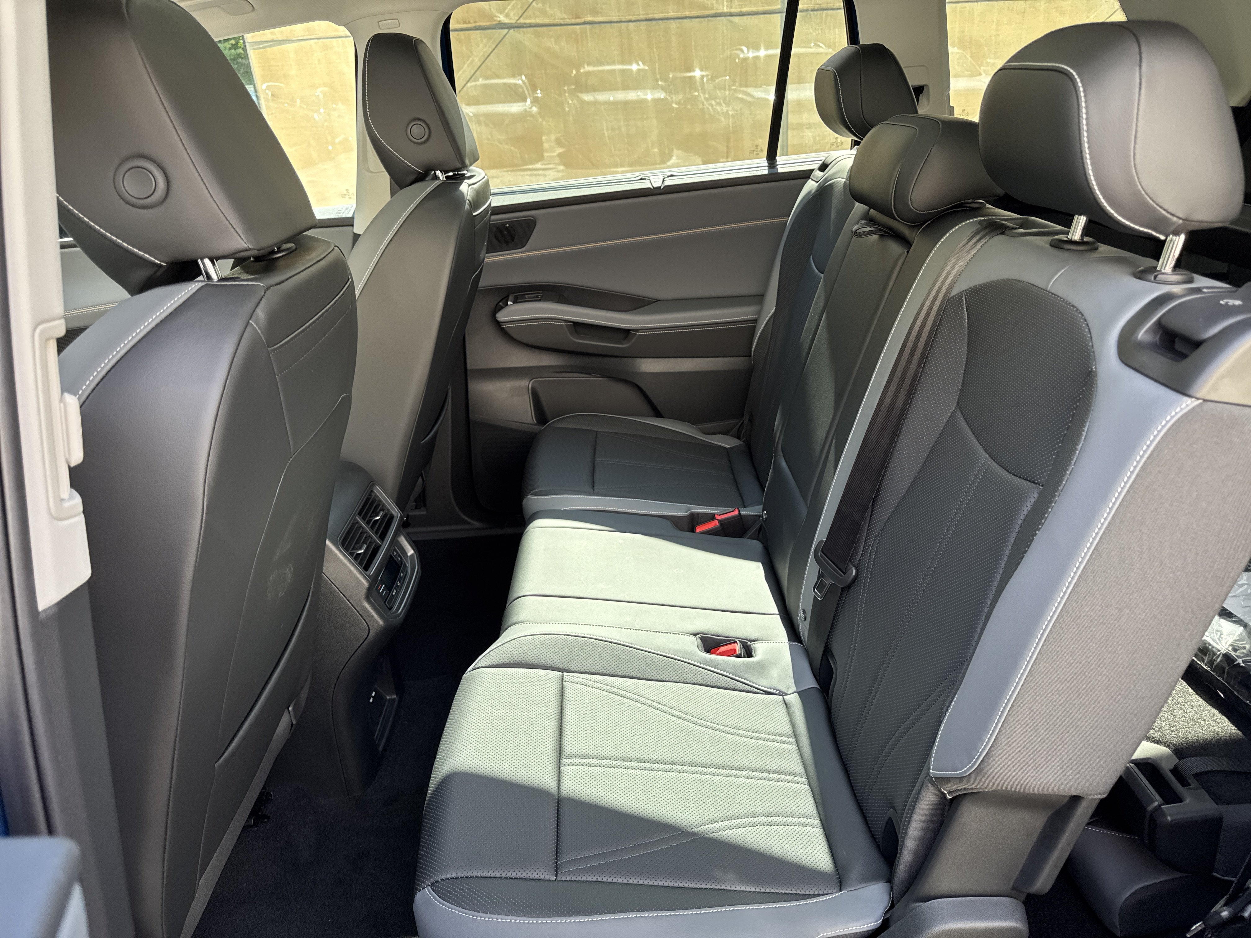 2027 Volkswagen Atlas SE w/Technology