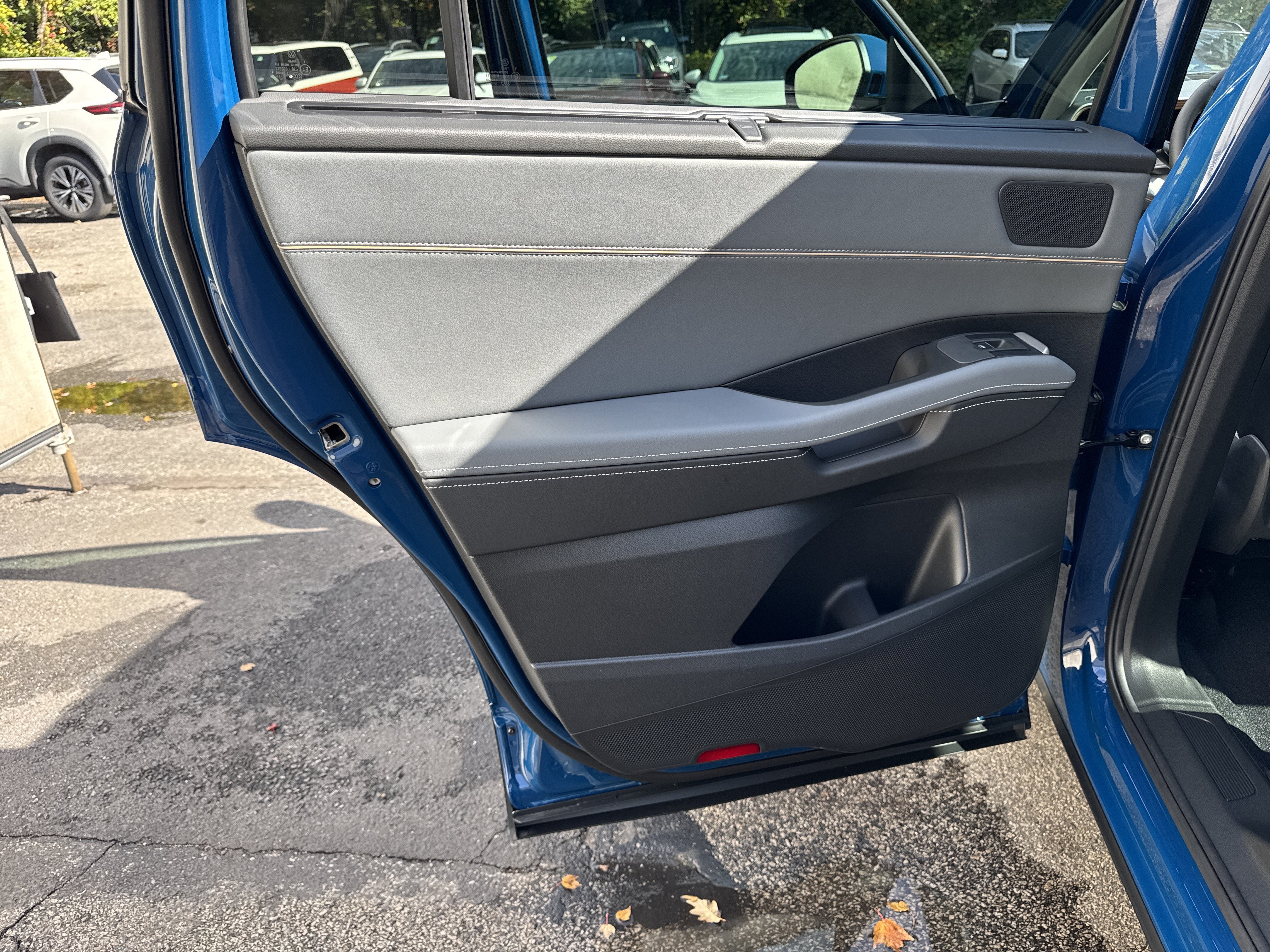 2027 Volkswagen Atlas SE w/Technology