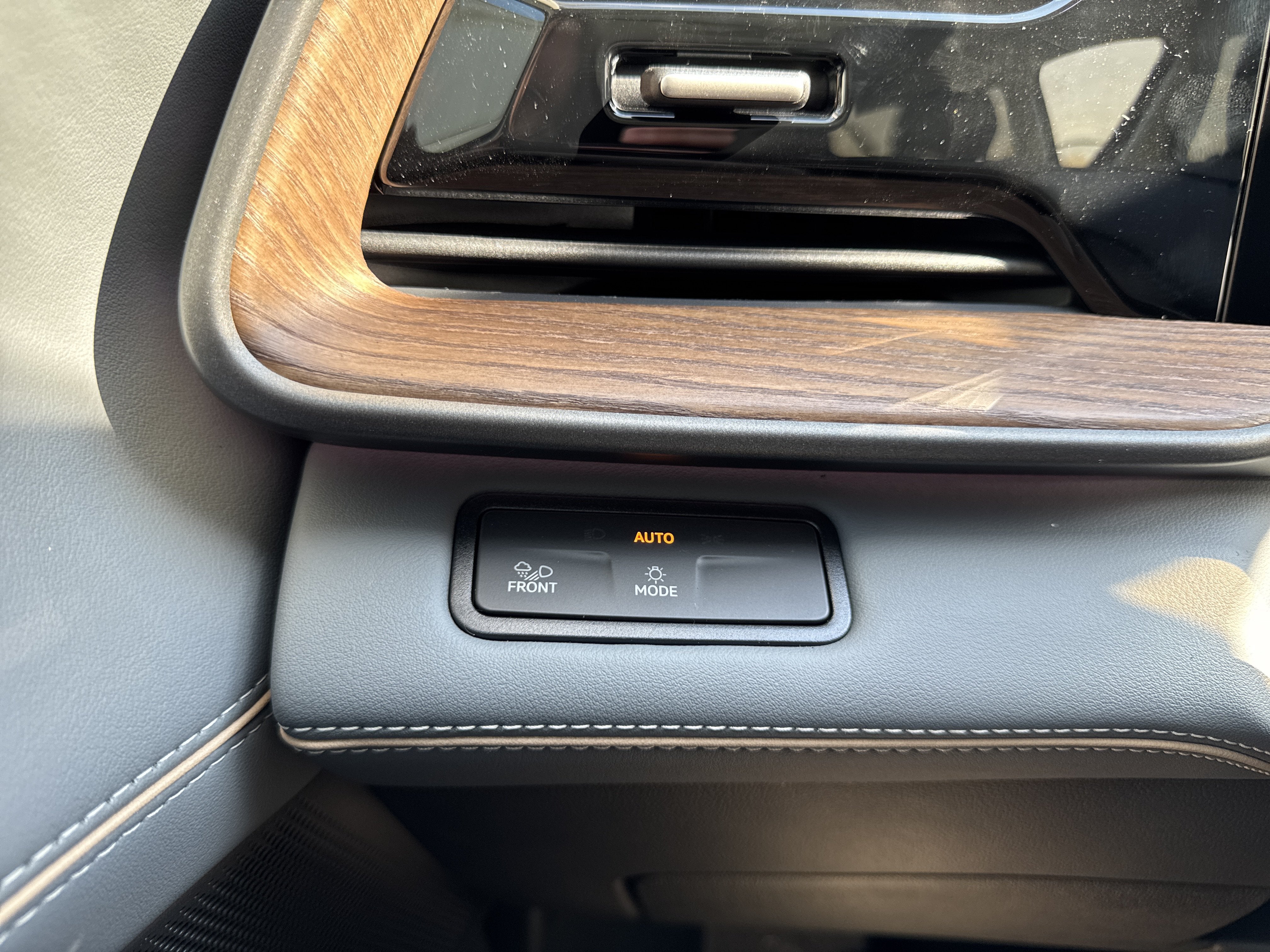 2027 Volkswagen Atlas SE w/Technology