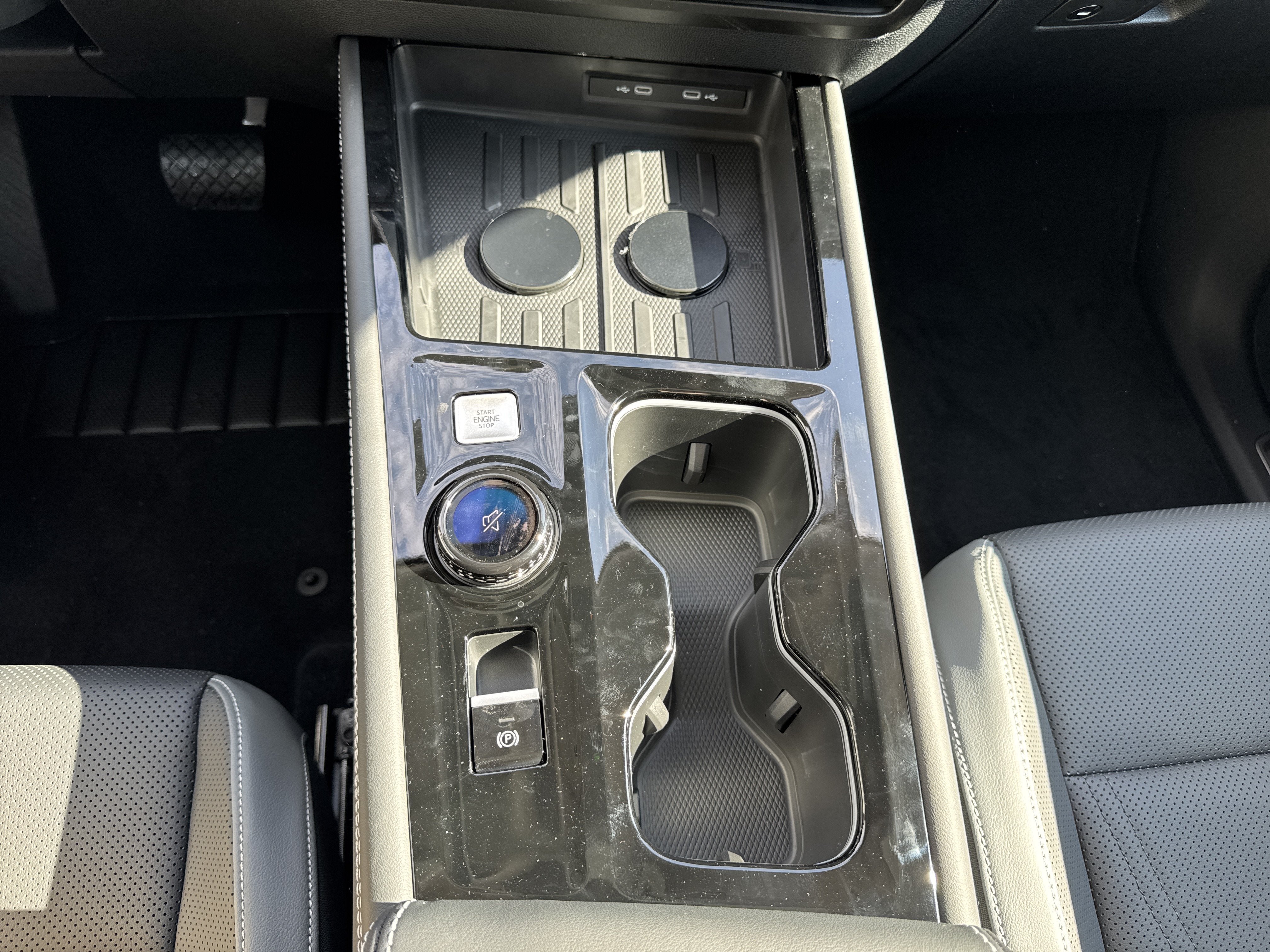 2027 Volkswagen Atlas SE w/Technology