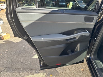 2027 Volkswagen Atlas SE w/Technology w/captains chairs and panoramic sunroof