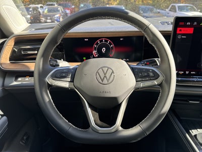 2027 Volkswagen Atlas SE w/Technology w/captains chairs and panoramic sunroof