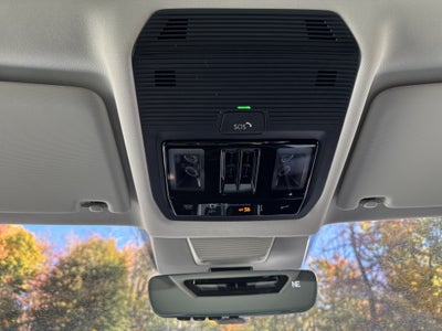 2027 Volkswagen Atlas SE w/Technology w/captains chairs and panoramic sunroof